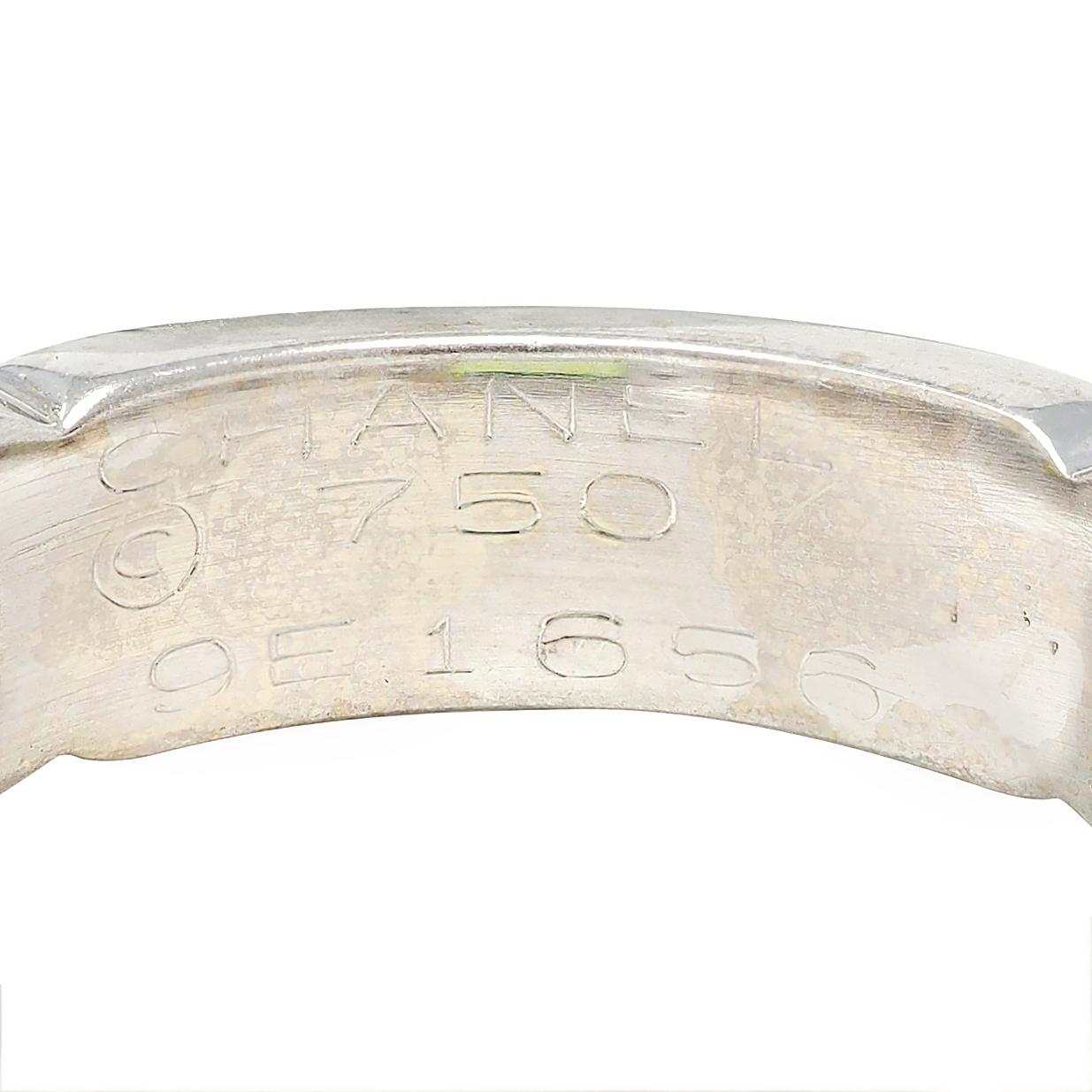 Chanel French 1980's Peridot 18K White Gold Curb Link Bezel Vintage Band Ring