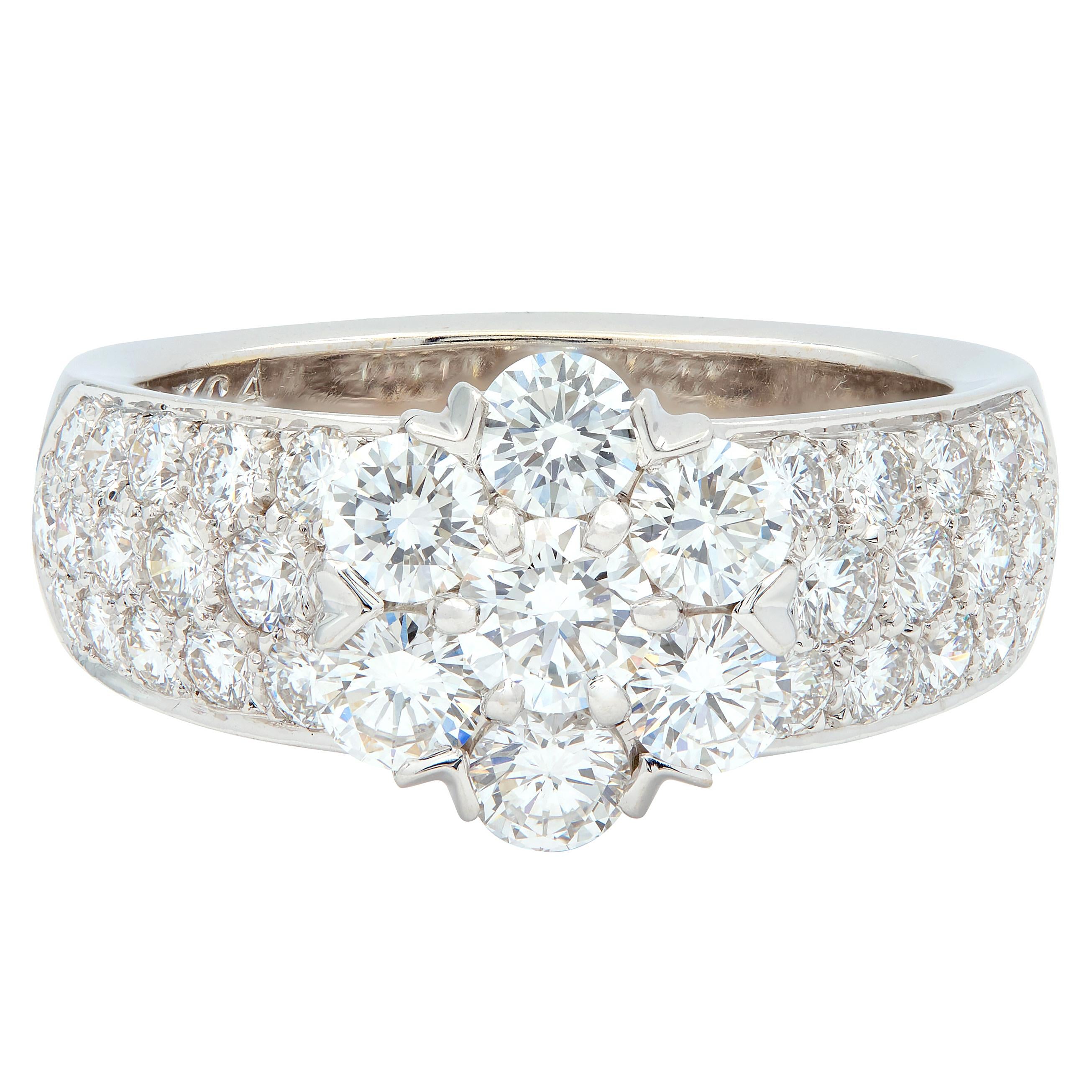 Van Cleef & Arpels Diamond 18 Karat White Gold Fleurette Ring