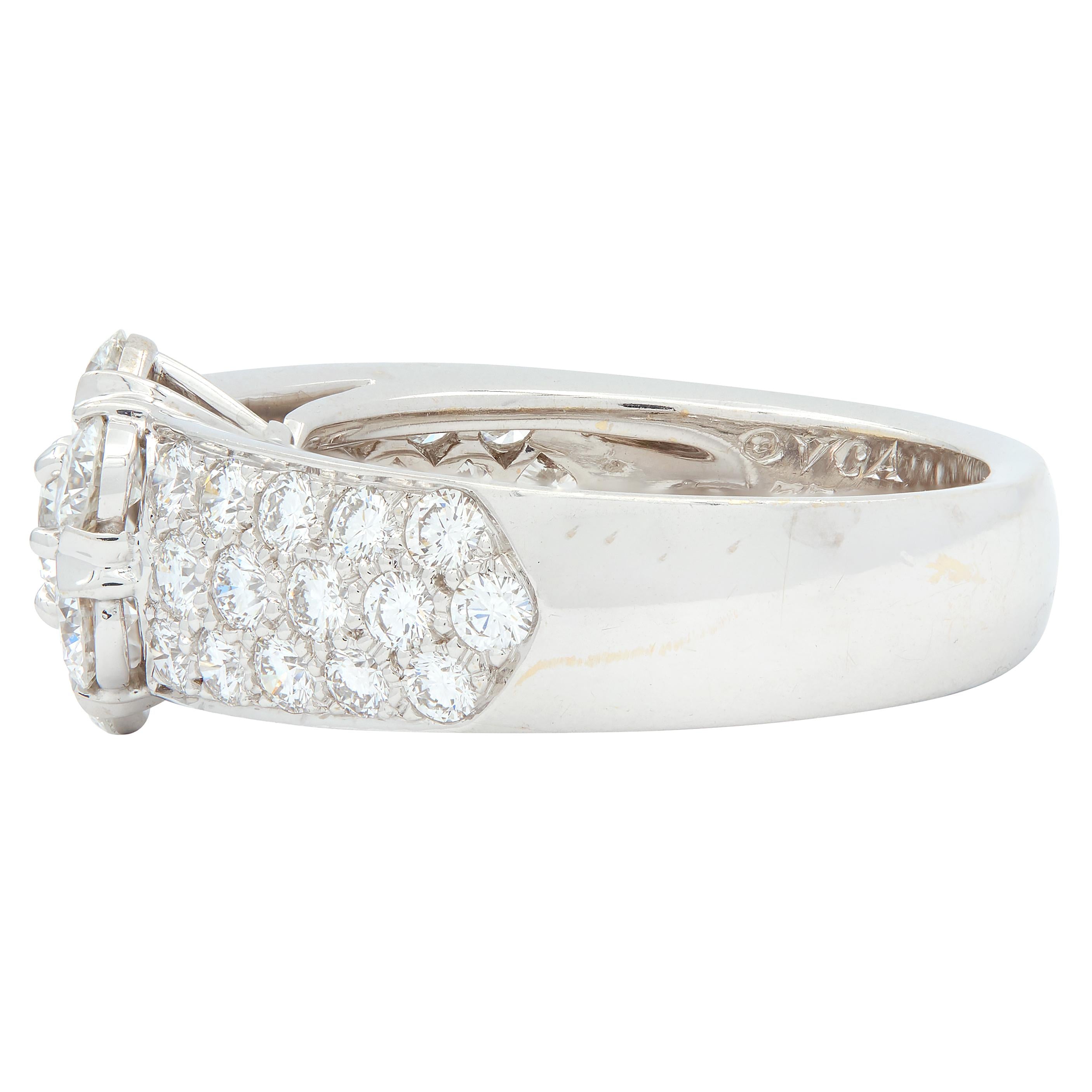 Van Cleef & Arpels Diamond 18 Karat White Gold Fleurette Ring