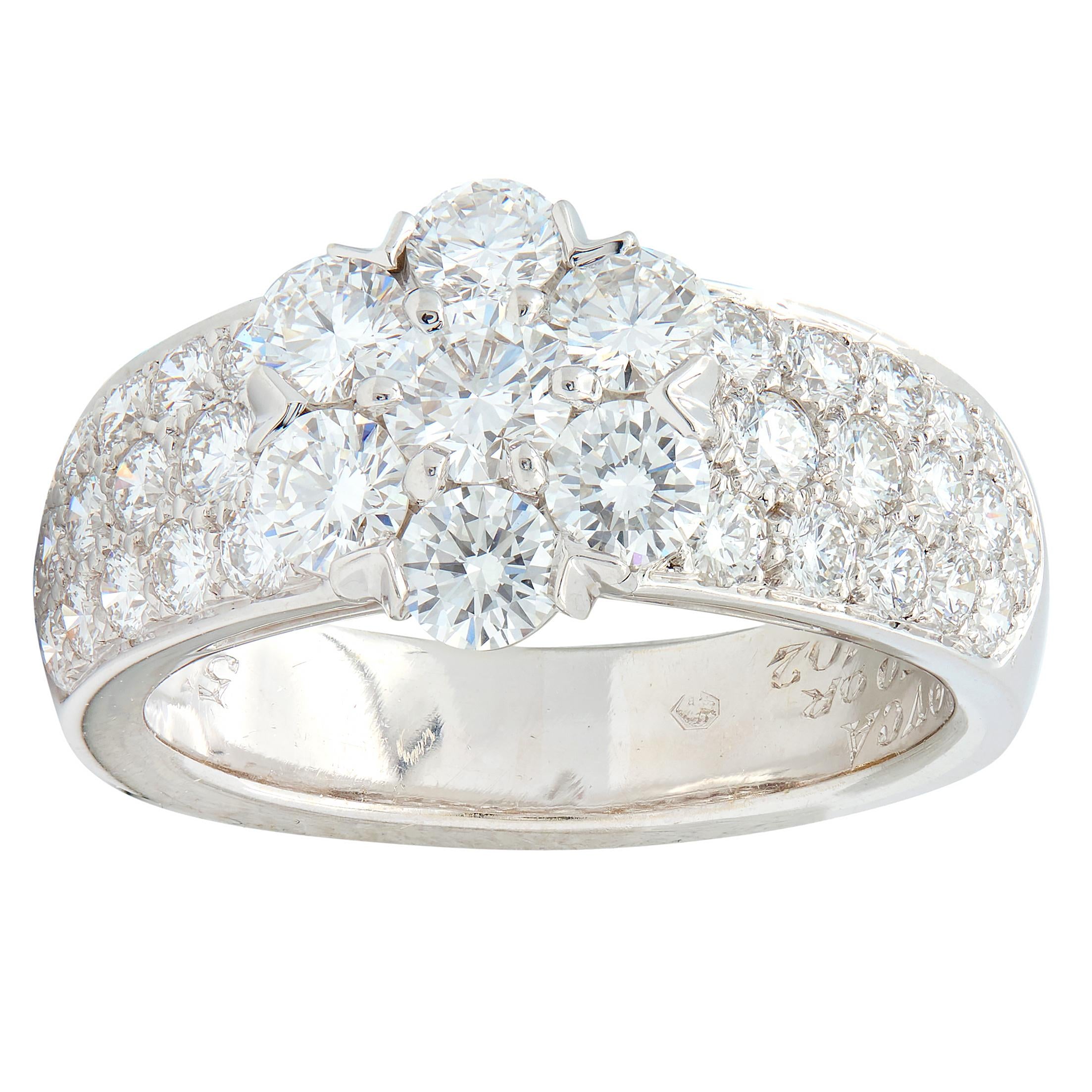 Van Cleef & Arpels Diamond 18 Karat White Gold Fleurette Ring