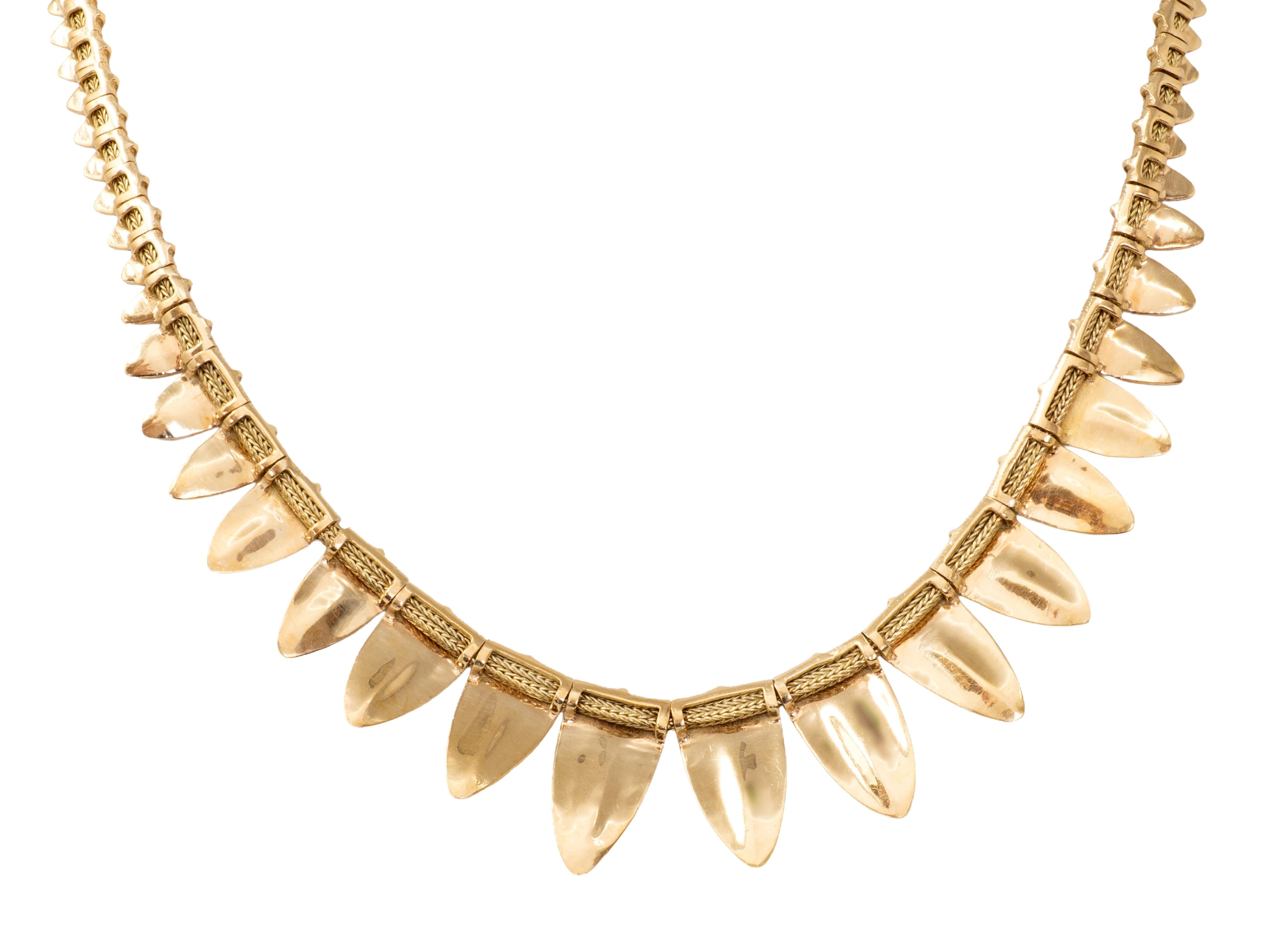 Bulgari French 1970s 18 Karat Yellow Gold Vintage Foliate Leaves Fringe Necklace