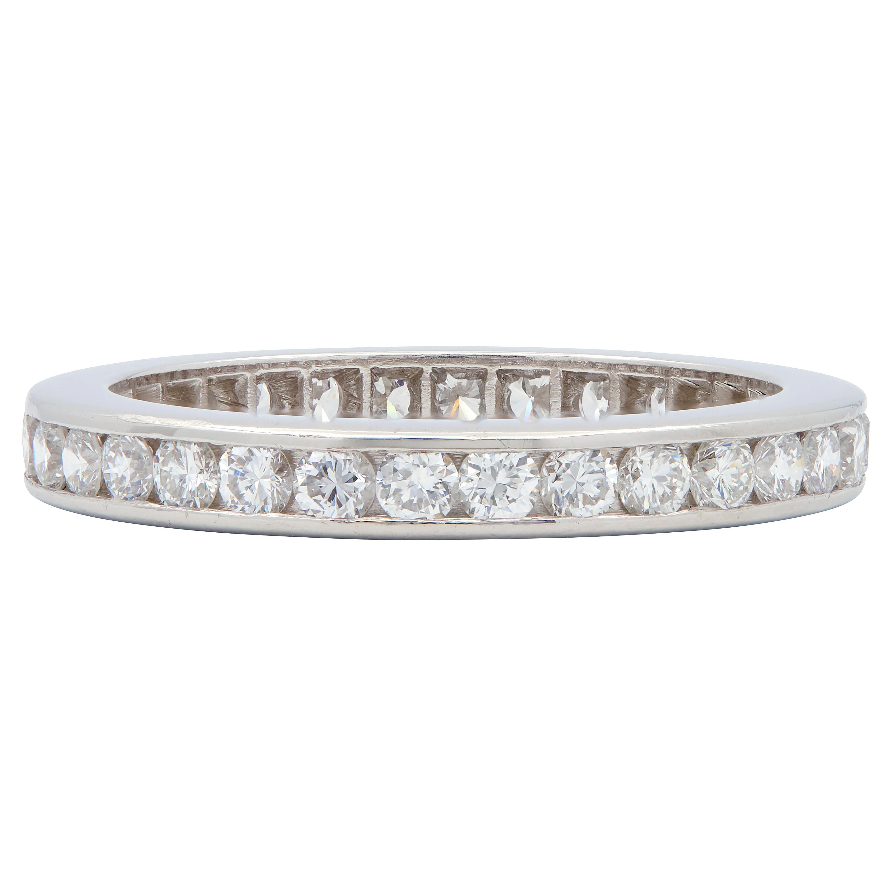 Contemporary 0.96 CTW Diamond Platinum Eternity Wedding Band Ring