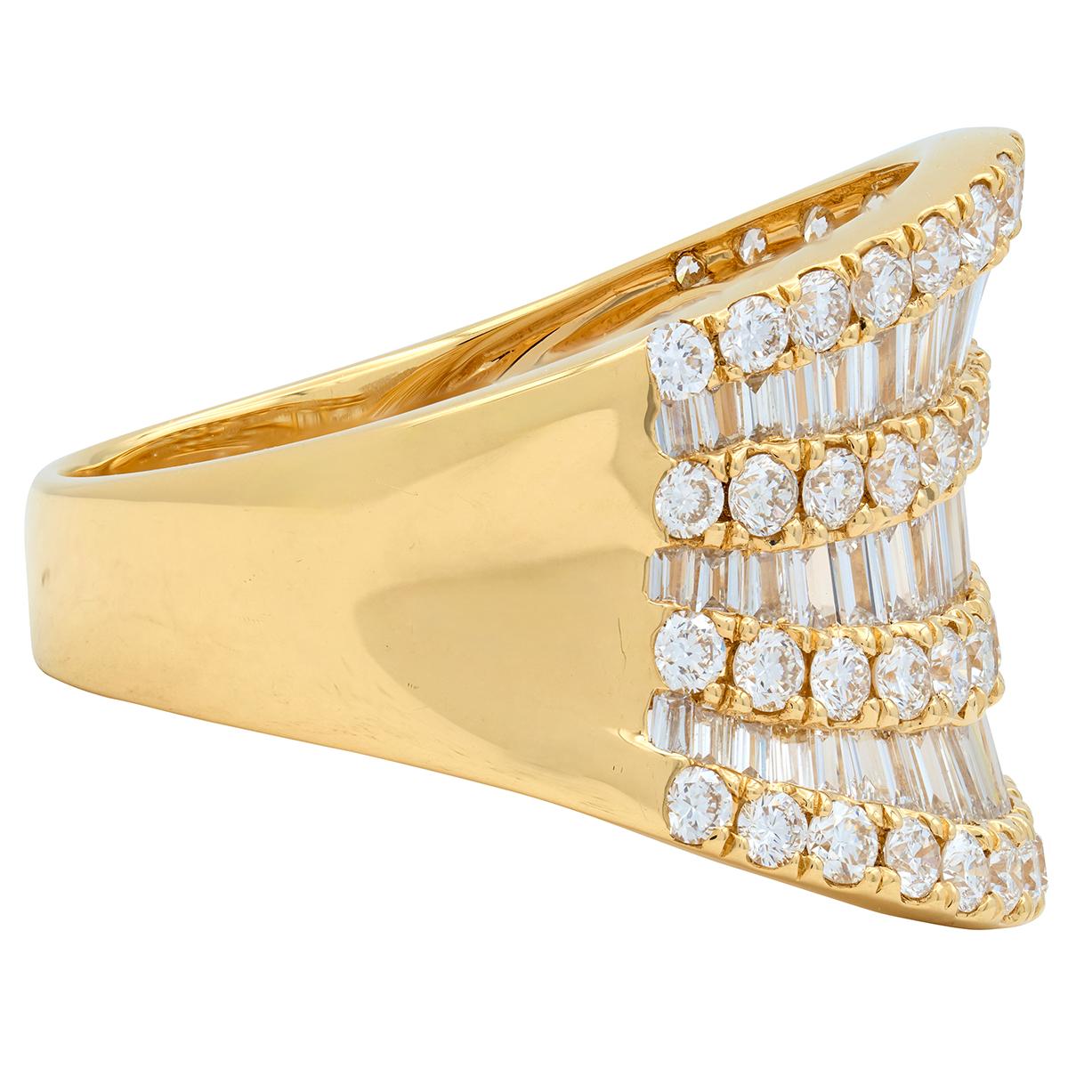 Contemporary 3.50 CTW Diamond 18 Karat Yellow Gold Seven Row Wavy Band Ring