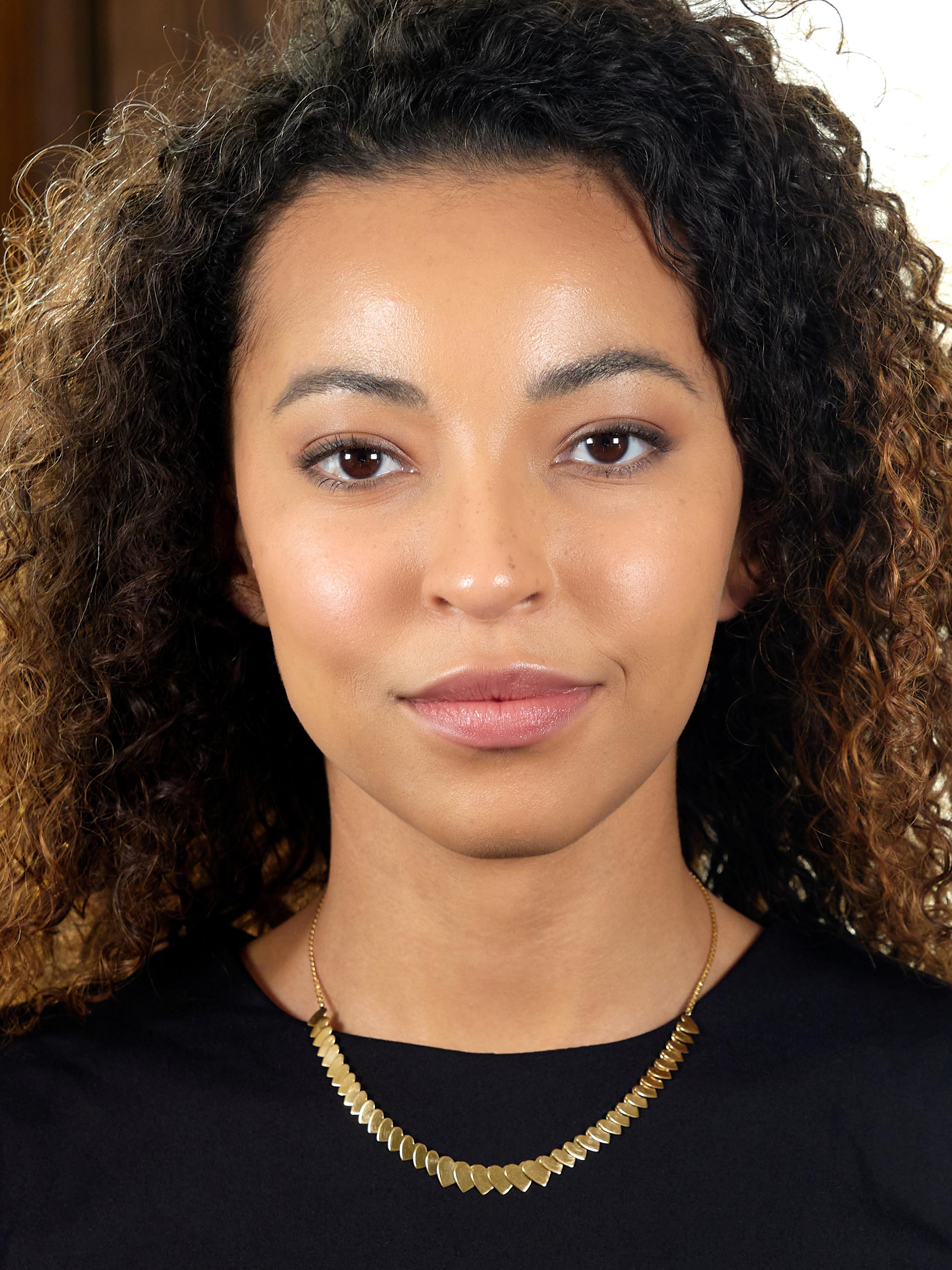 1990's 14 Karat Yellow Gold Graduated Heart Vintage Station Necklace