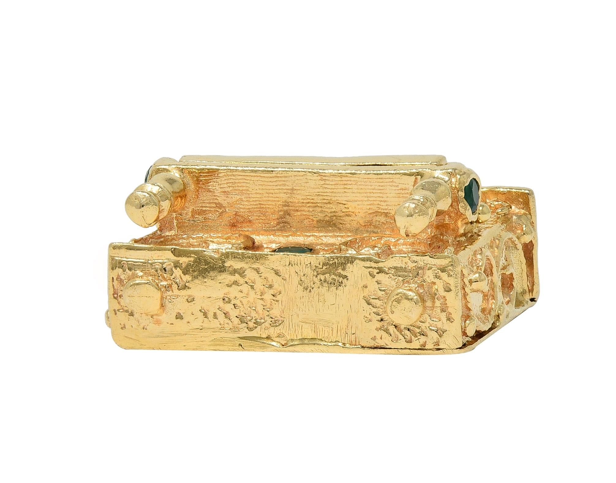 1960's Chrysoprase 14 Karat Yellow Gold Vintage Filigree Piano Pendant Charm