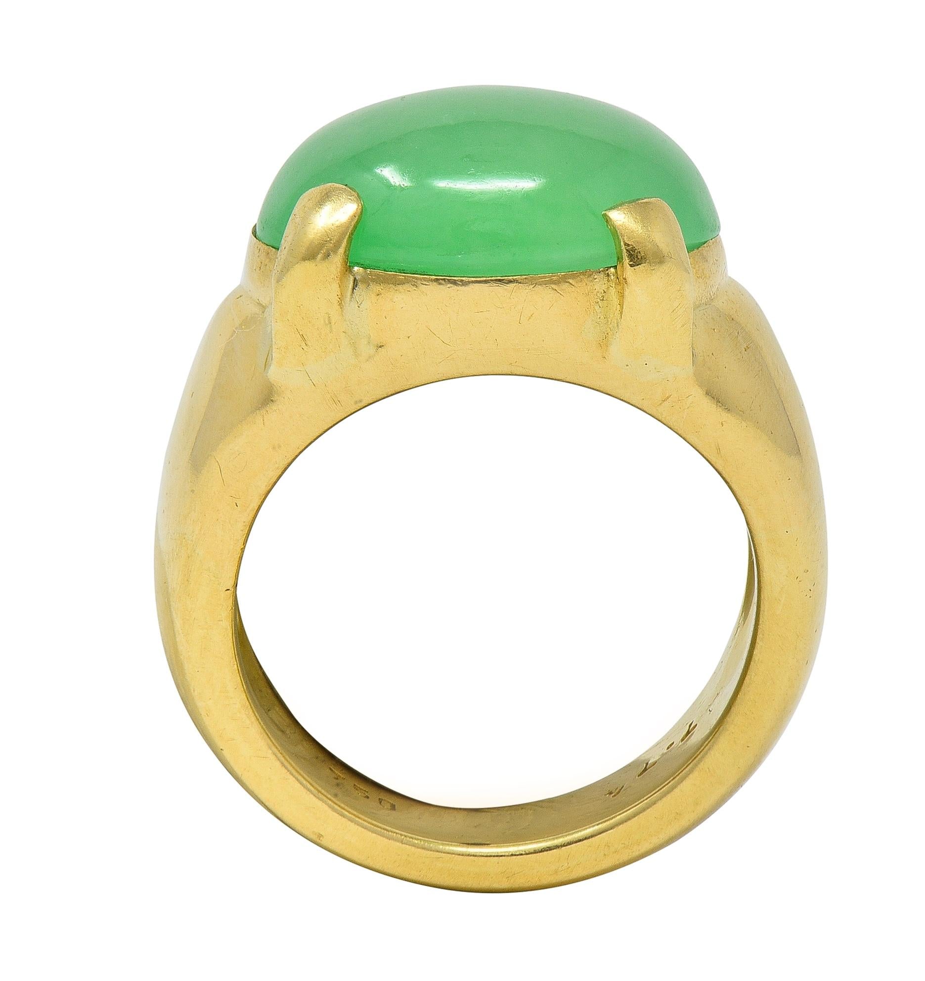1980's Chrysoprase 18 Karat Yellow Gold Vintage Gemstone Ring