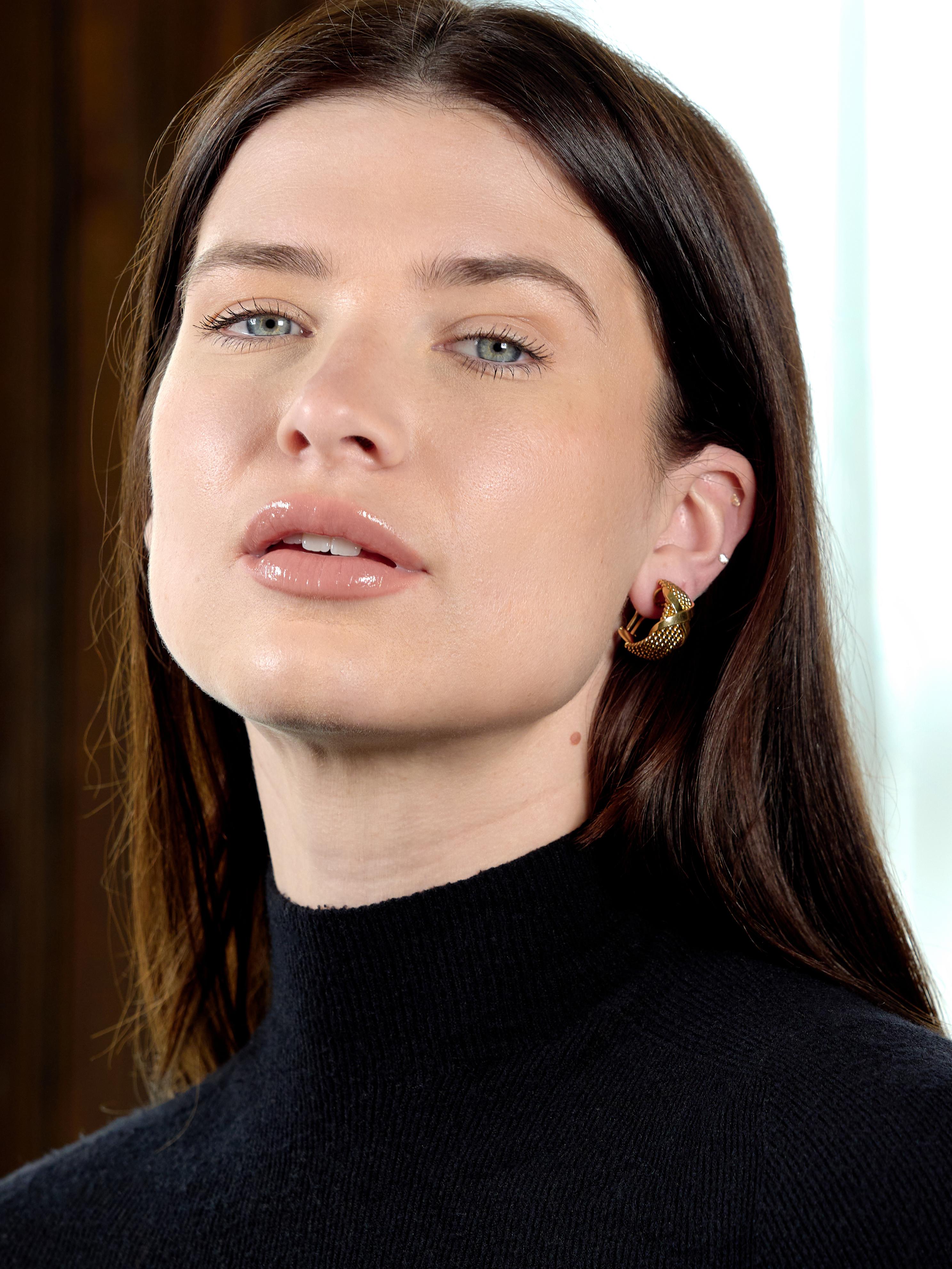 Tiffany & Co. Schlumberger 1972 18 Karat Gold Vintage X Rope J-Hoop Earrings