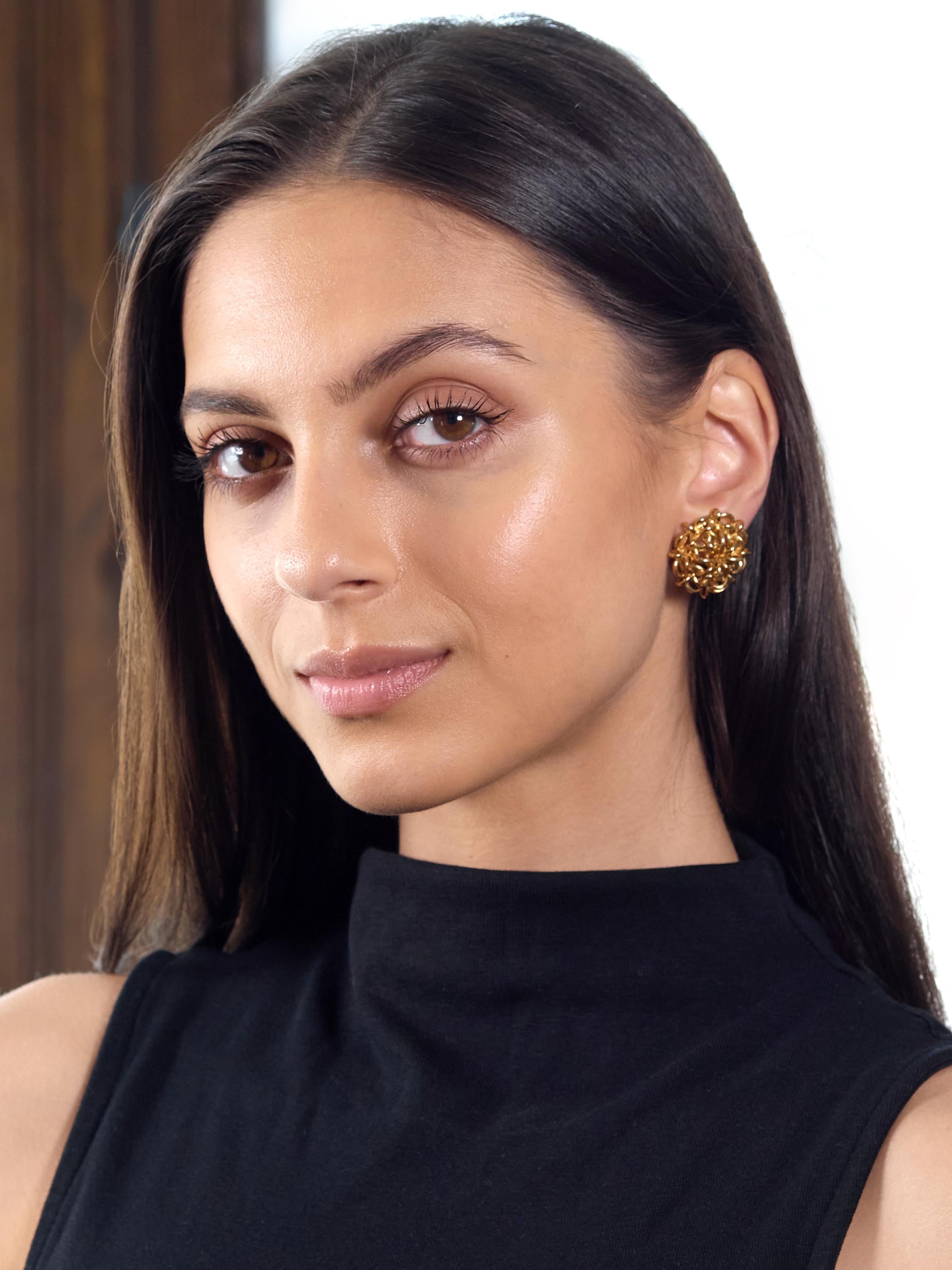 Tiffany & Co. 1990's 18 Karat Yellow Gold Vintage Chain Flower Ear-Clip Earrings