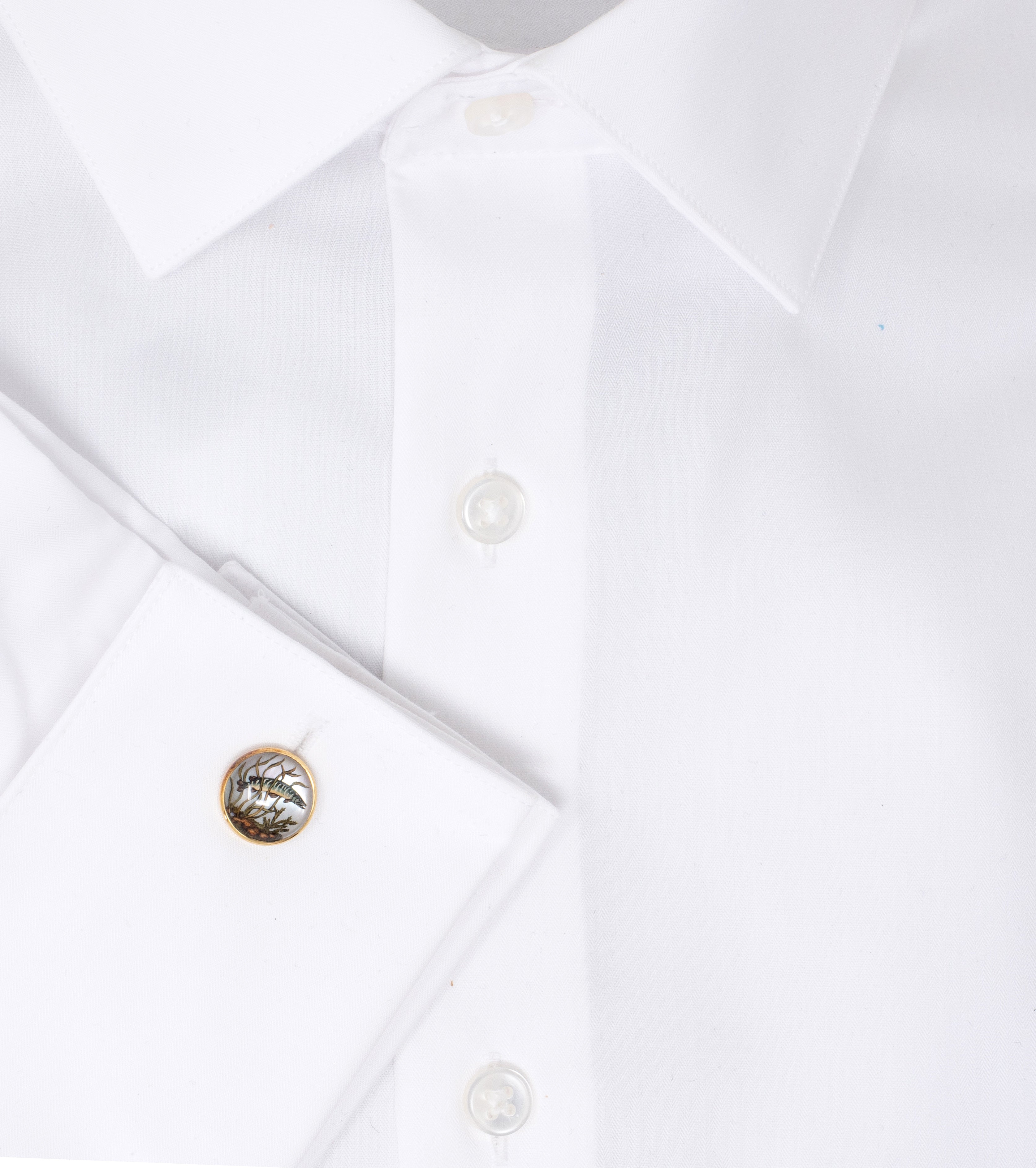 Victorian Painted Essex Crystal Quartz Mother-Of-Pearl 18 Karat Yellow Gold Fish Antique Cufflinks