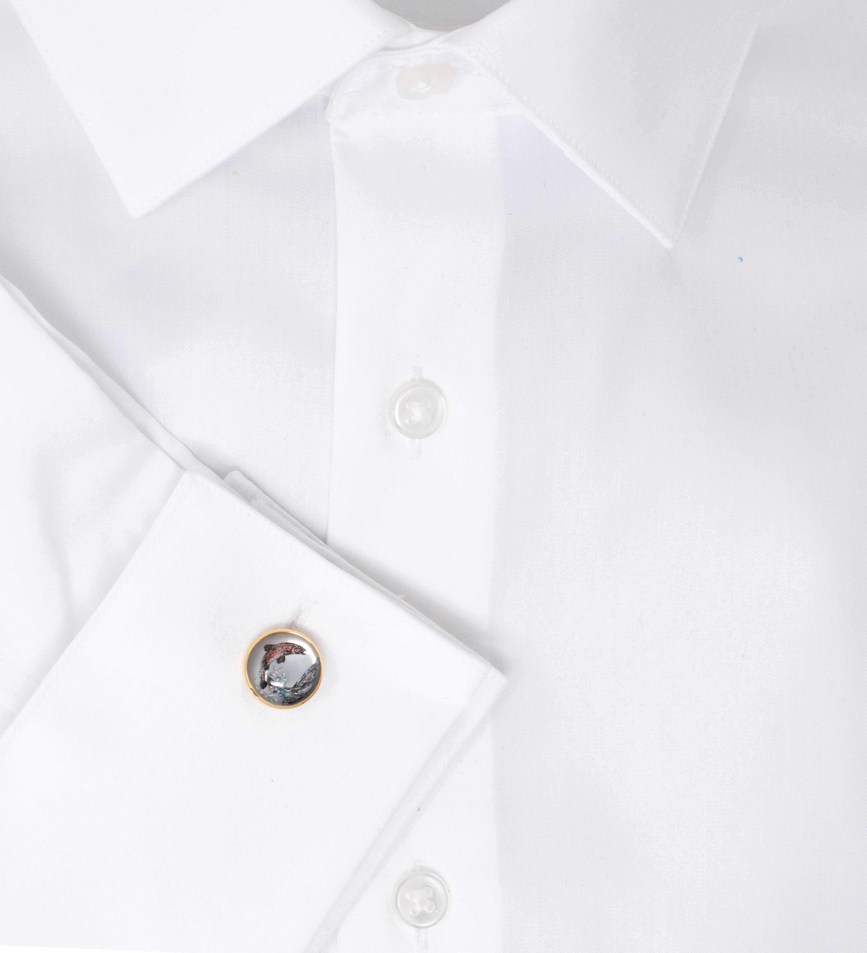 Victorian Painted Essex Crystal Quartz Mother-Of-Pearl 18 Karat Yellow Gold Fish Antique Cufflinks