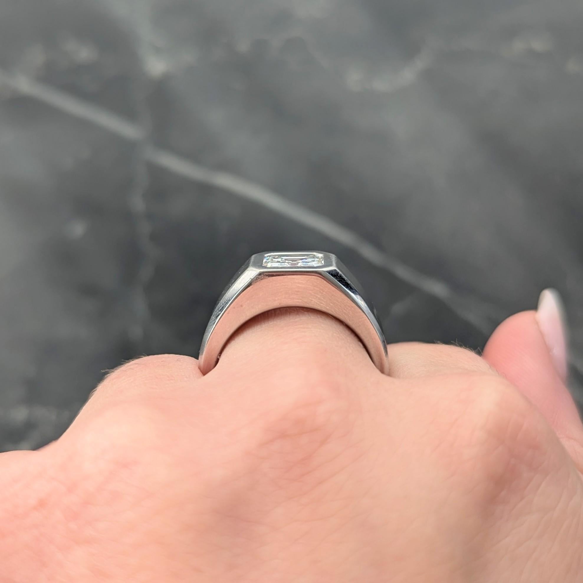 Contemporary 2.11 CTW Asscher Cut Diamond 18K Gold Solitaire Unisex Ring GIA