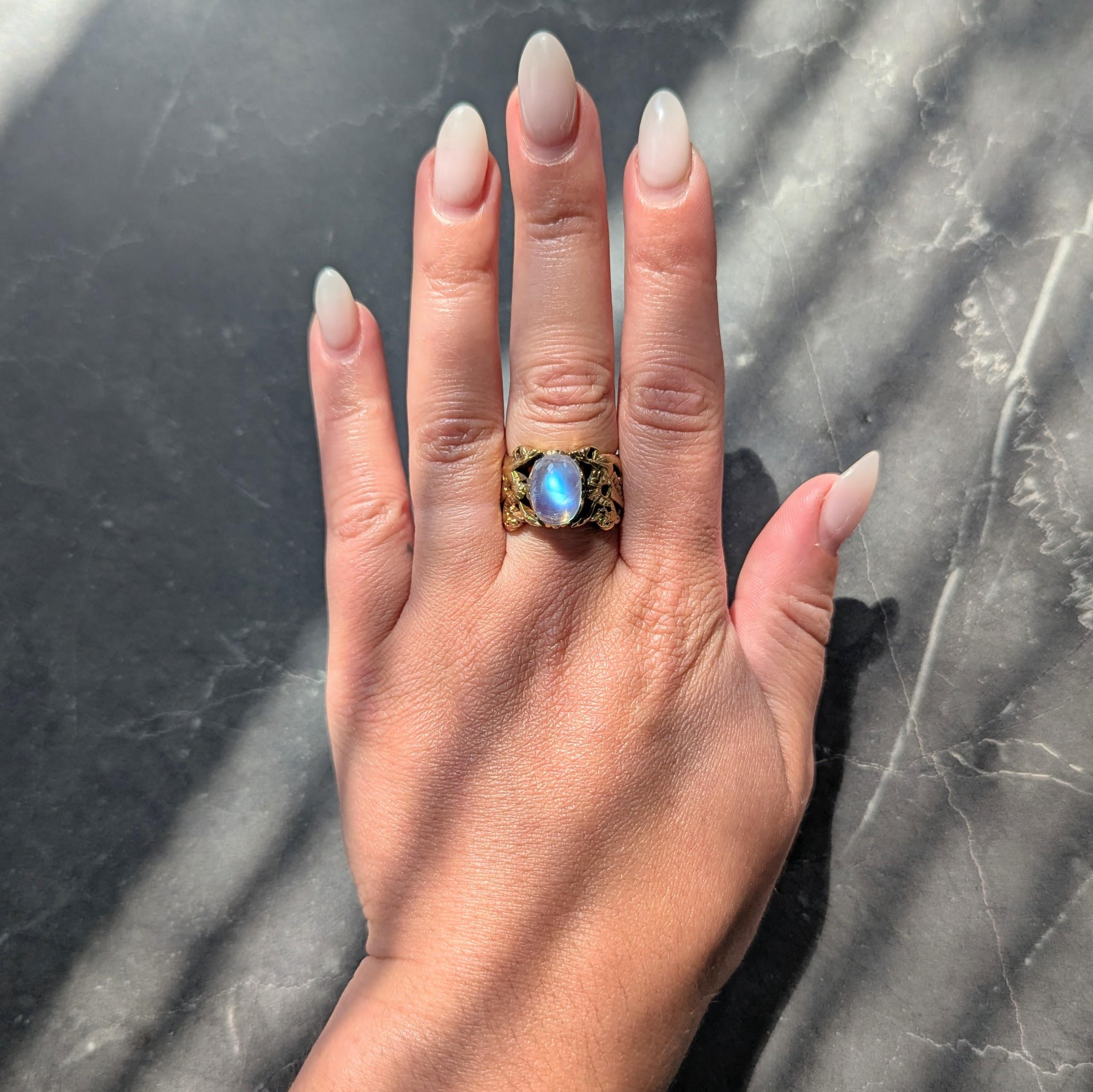Art Nouveau Moonstone 18 Karat Yellow Gold Antique Griffon Unisex Foliate Ring