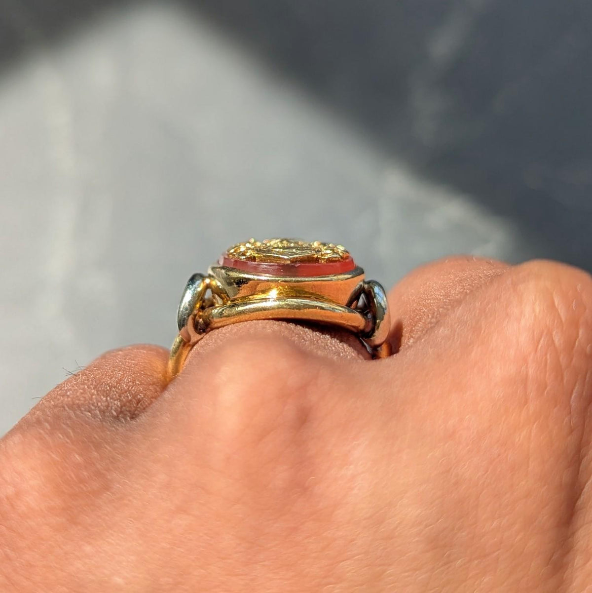 Edwardian Carnelian 18 Karat Two-Tone Gold Antique Heraldic Crest Signet Ring