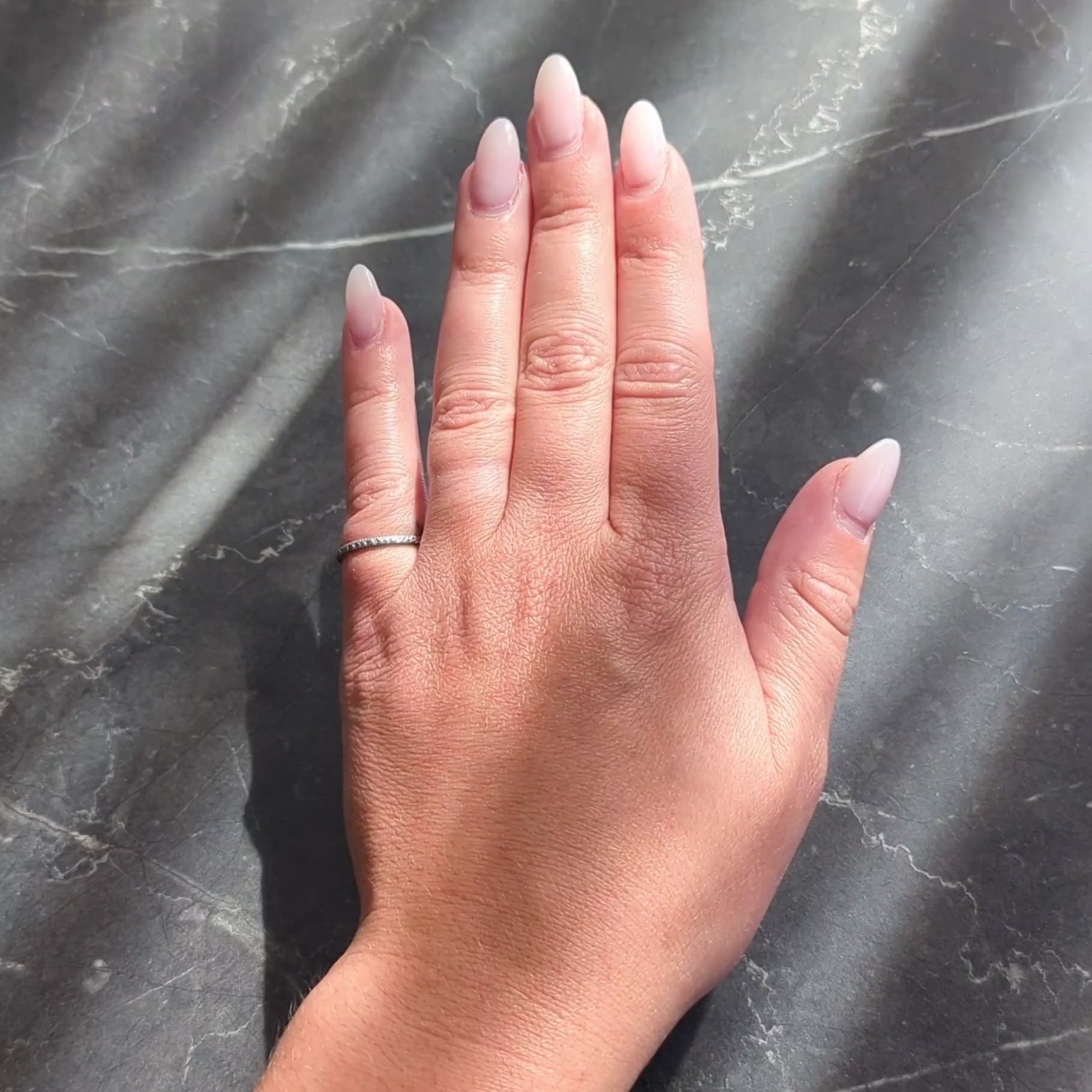 1982 18 Karat White Gold Vintage Orange Blossom Wedding Band Ring