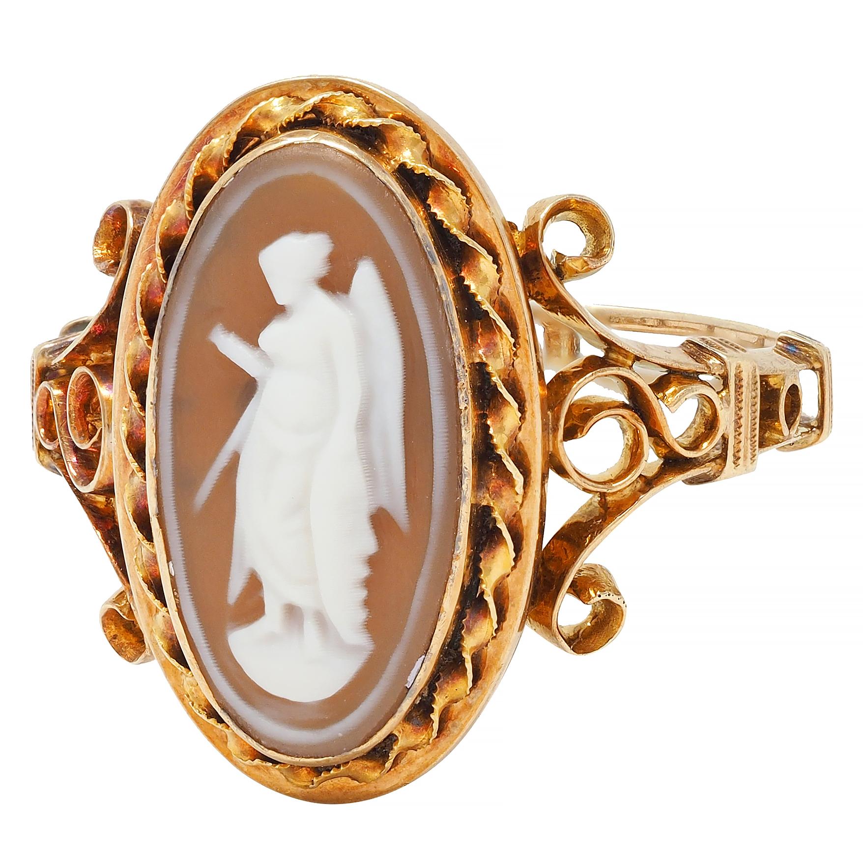 Victorian Carved Agate 14 Karat Yellow Gold Nike Cameo Antique Ring