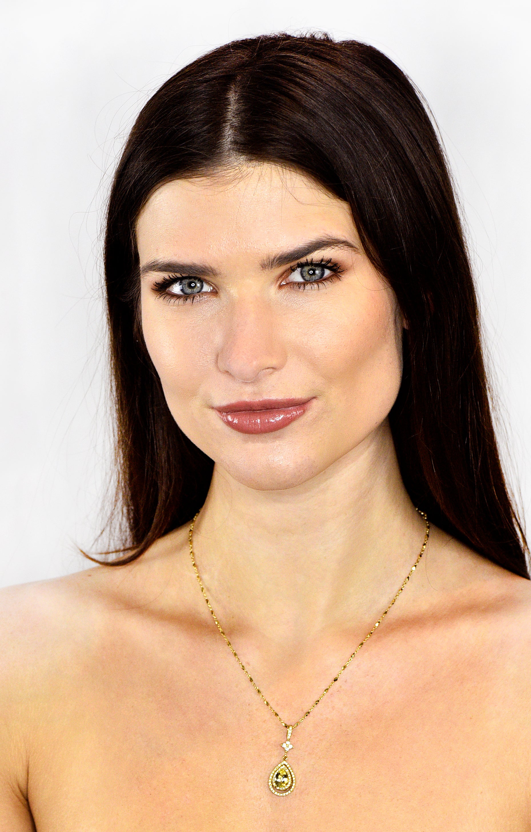 Lovely Green Beryl Diamond 18 Karat Gold Drop Pendant NecklaceNecklace - Wilson's Estate Jewelry