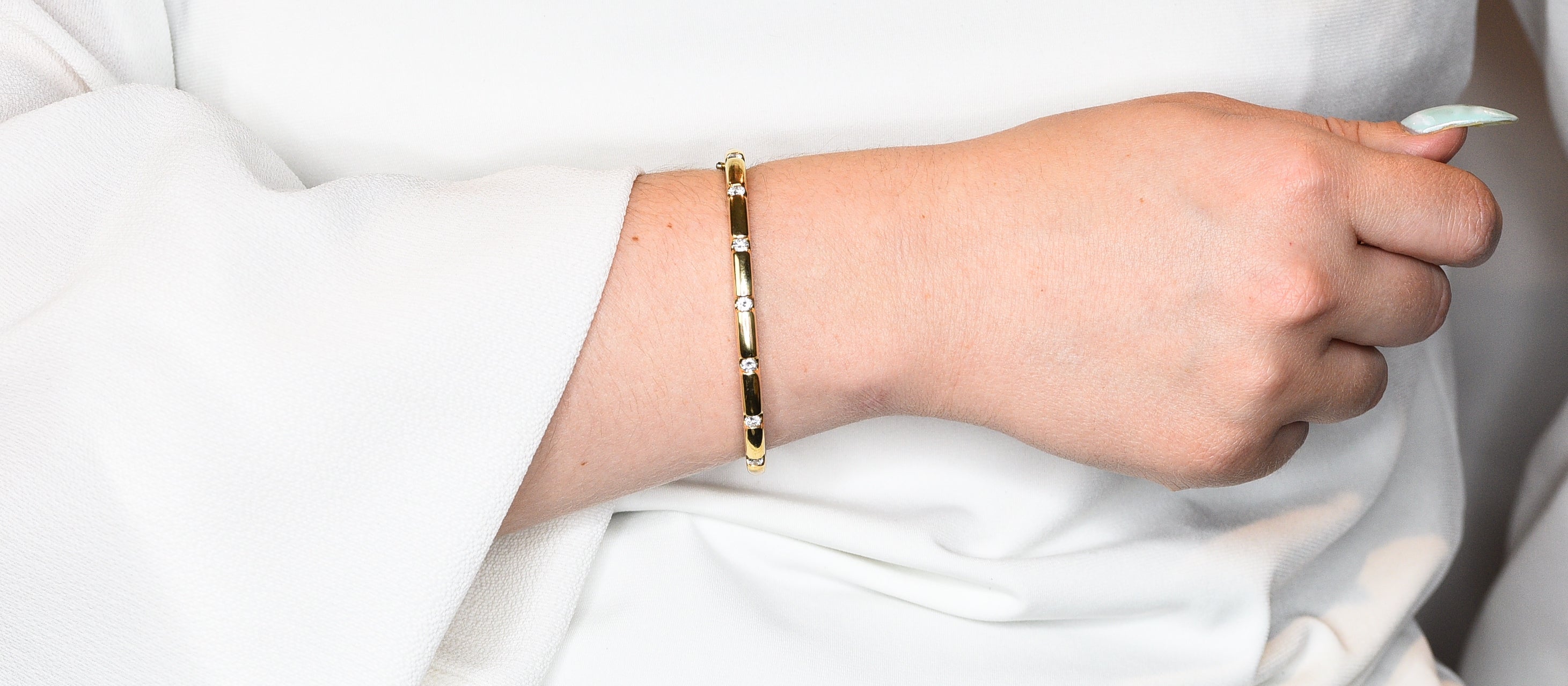 Vintage 0.95 CTW Diamond 14 Karat Gold Bangle Braceletbracelet - Wilson's Estate Jewelry