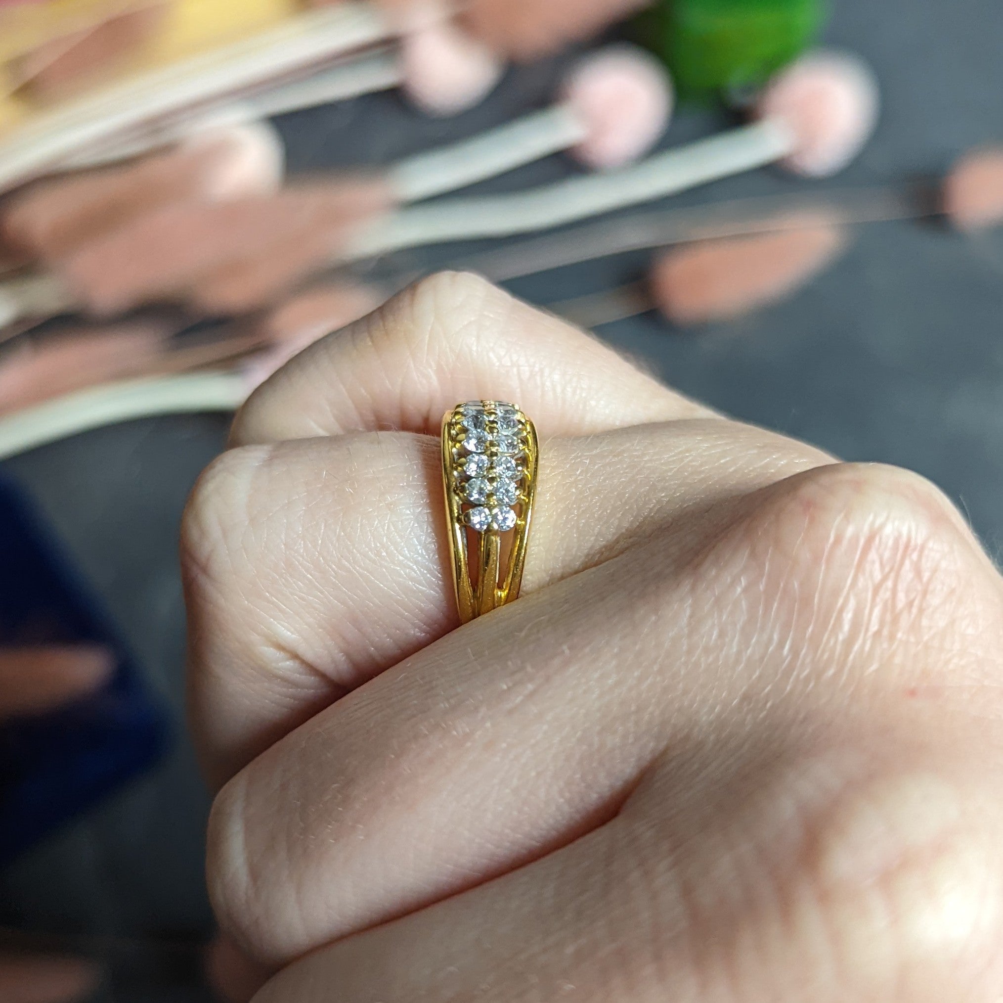 Vintage 0.55 CTW Diamond 18 Karat Gold Split Band Ring Wilson's Estate Jewelry