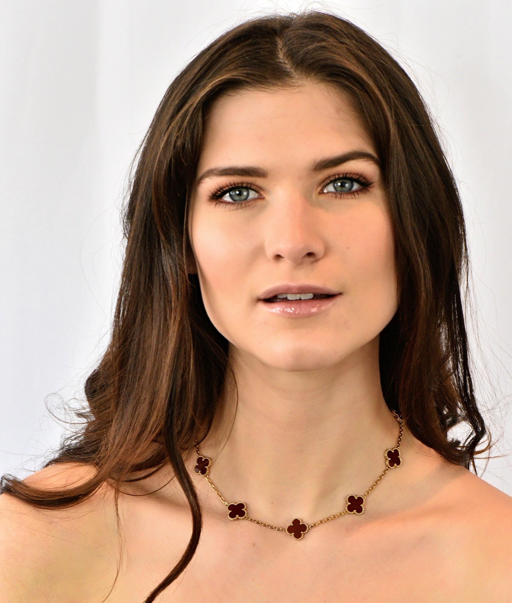 Van Cleef & Arpels Carnelian 18 Karat Yellow Gold Vintage Alhambra Necklace - Wilson's Estate Jewelry