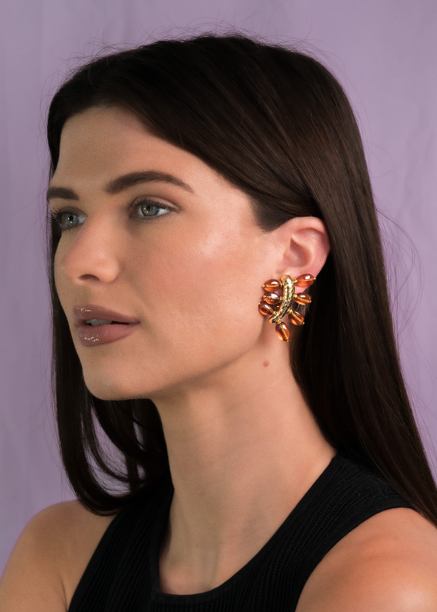 Andrew Clunn 1980's Citrine Bead 18 Karat Yellow Gold Hammered Fanning Vintage Ear-Clip Earrings Wilson's Estate Jewelry