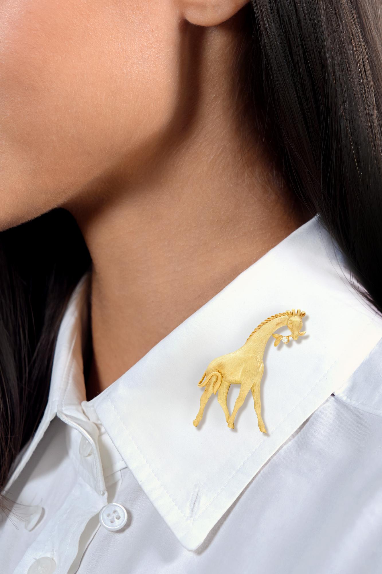 Dunay 1980's Diamond 18 Karat Yellow Gold Vintage Giraffe Brooch