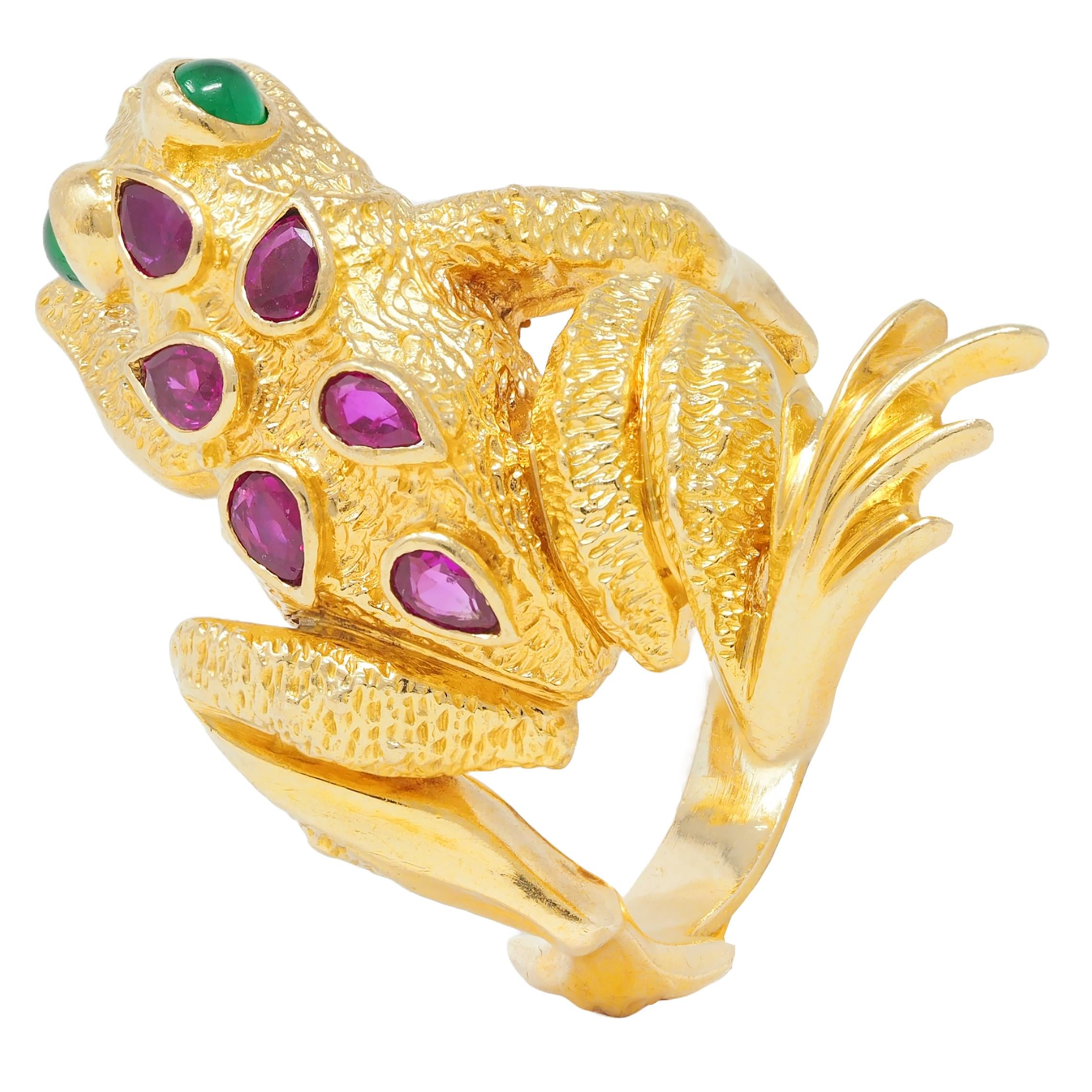 1969 Kurt Wayne 1.60 CTW Ruby Emerald 18 Karat Yellow Gold Vintage Frog Ring