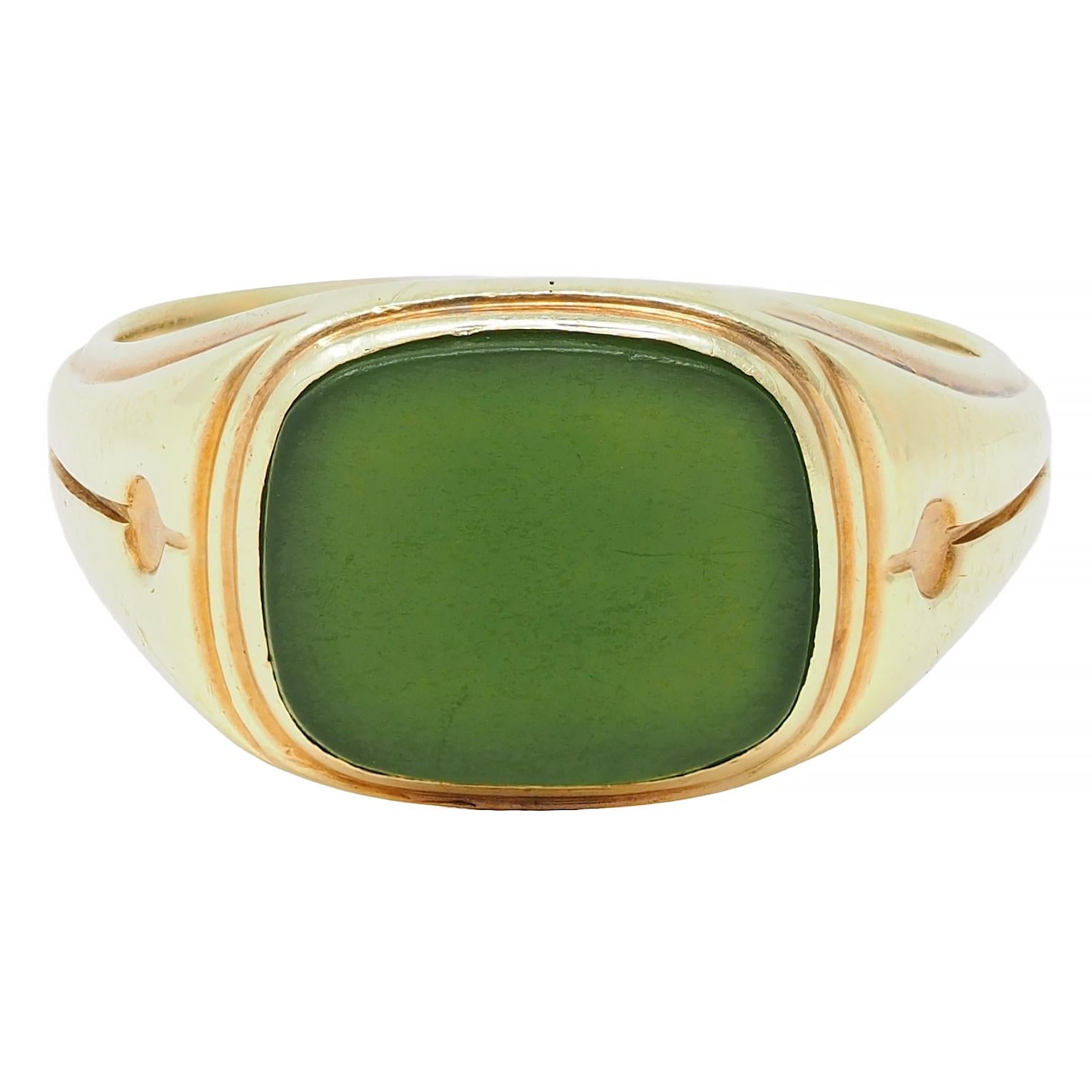 Early Art Deco Nephrite Jade 14 Karat Yellow Gold Antique Signet Ring