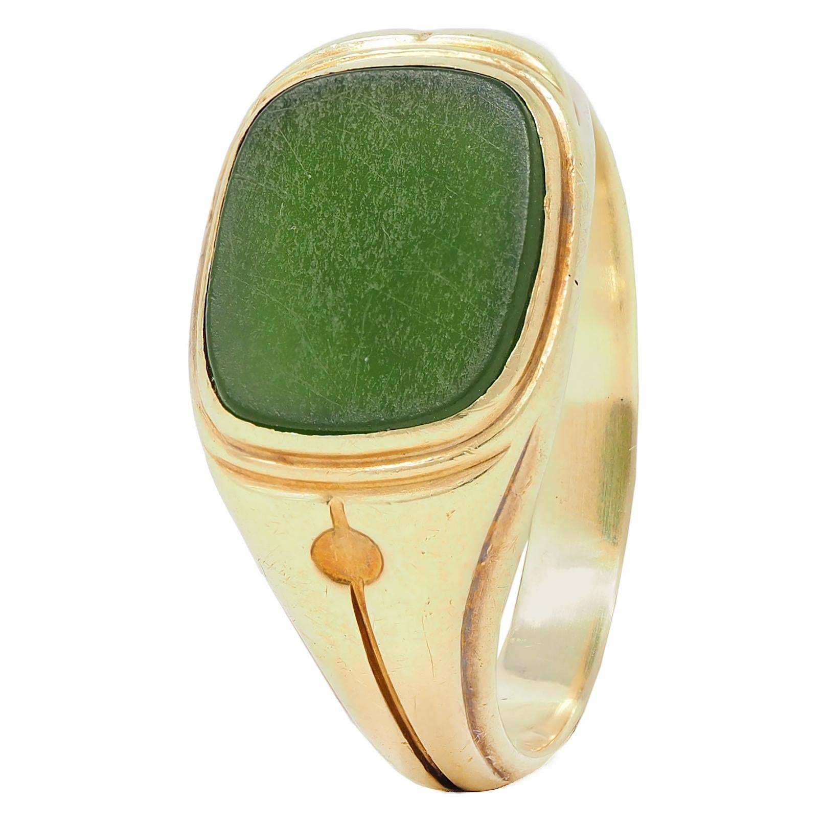 Early Art Deco Nephrite Jade 14 Karat Yellow Gold Antique Signet Ring