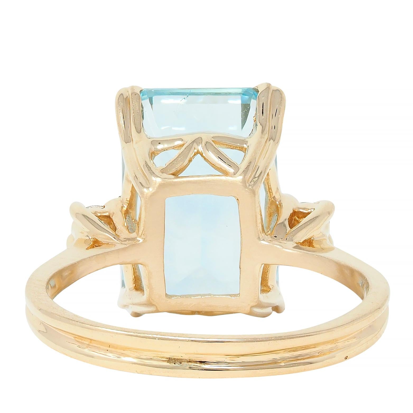 Retro 6.55 CTW Aquamarine Diamond 14 Karat Yellow Gold Vintage Ring