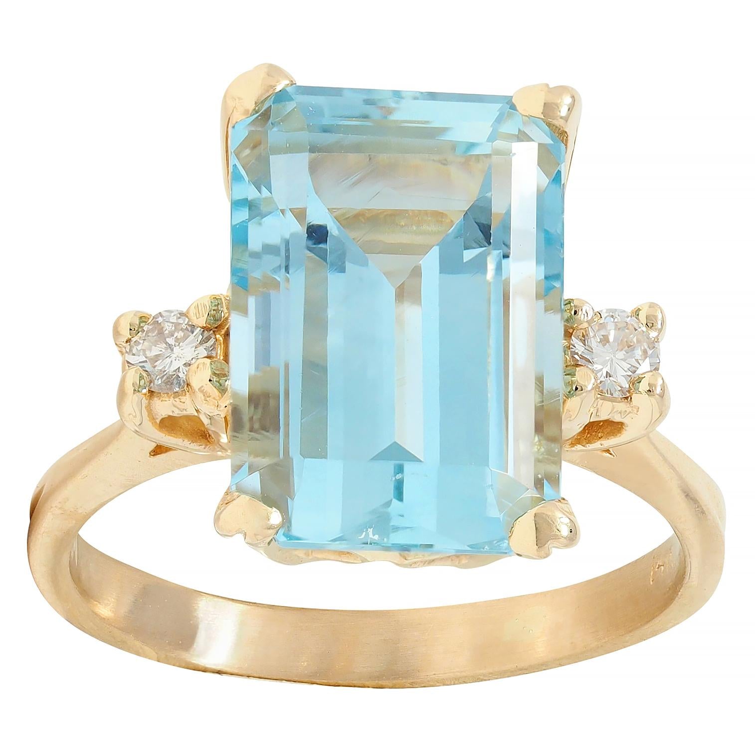 Retro 6.55 CTW Aquamarine Diamond 14 Karat Yellow Gold Vintage Ring