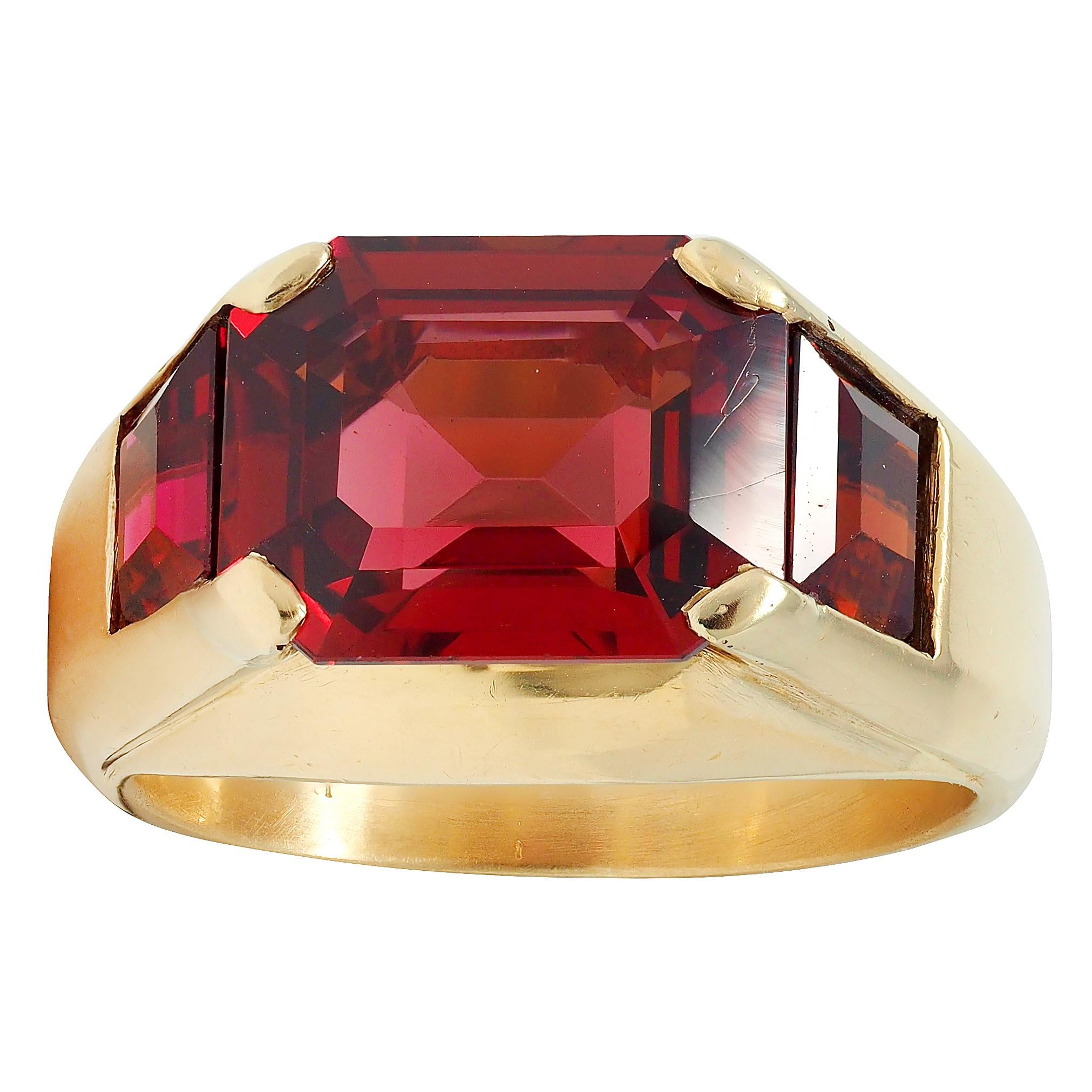 Bulgari 1970 Red Spinel 18K Yellow Gold Vintage Three Stone Unisex Signet Ring