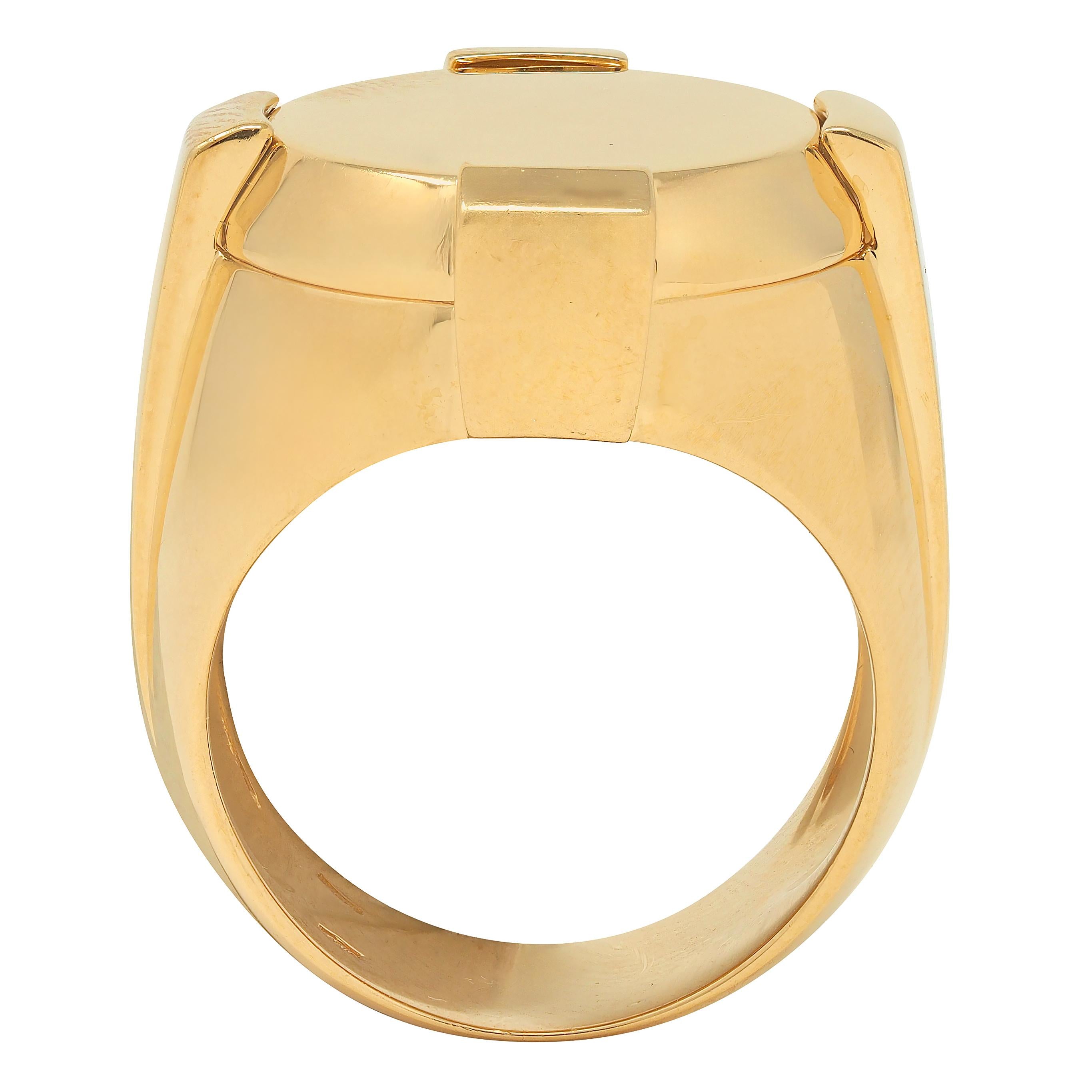 Versace 2000's 18 Karat Yellow Gold Unisex Tablet Signet Ring