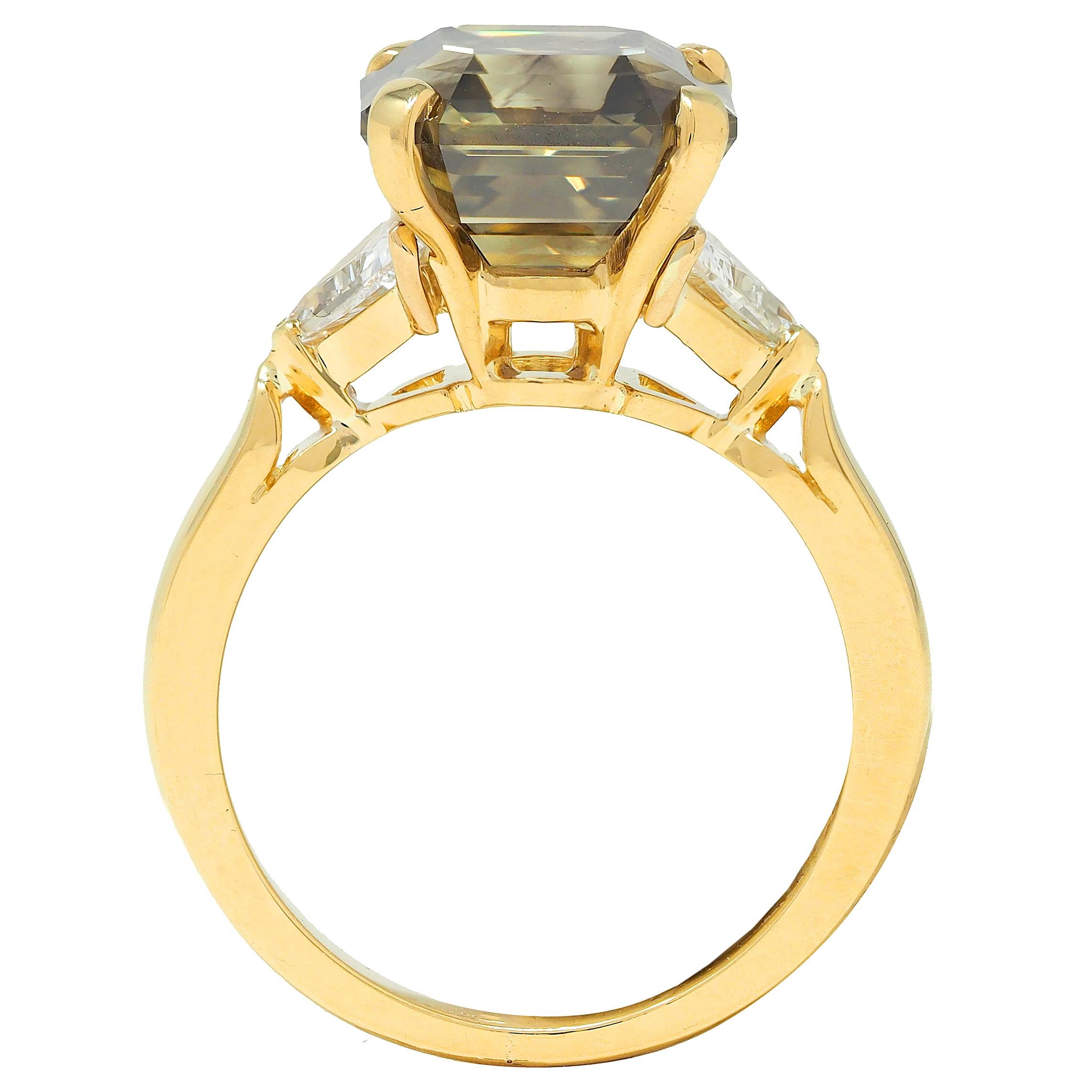 Van Cleef & Arpels 1990's 5.31 CTW Fancy Green Diamond 18K Gold Vintage Ring