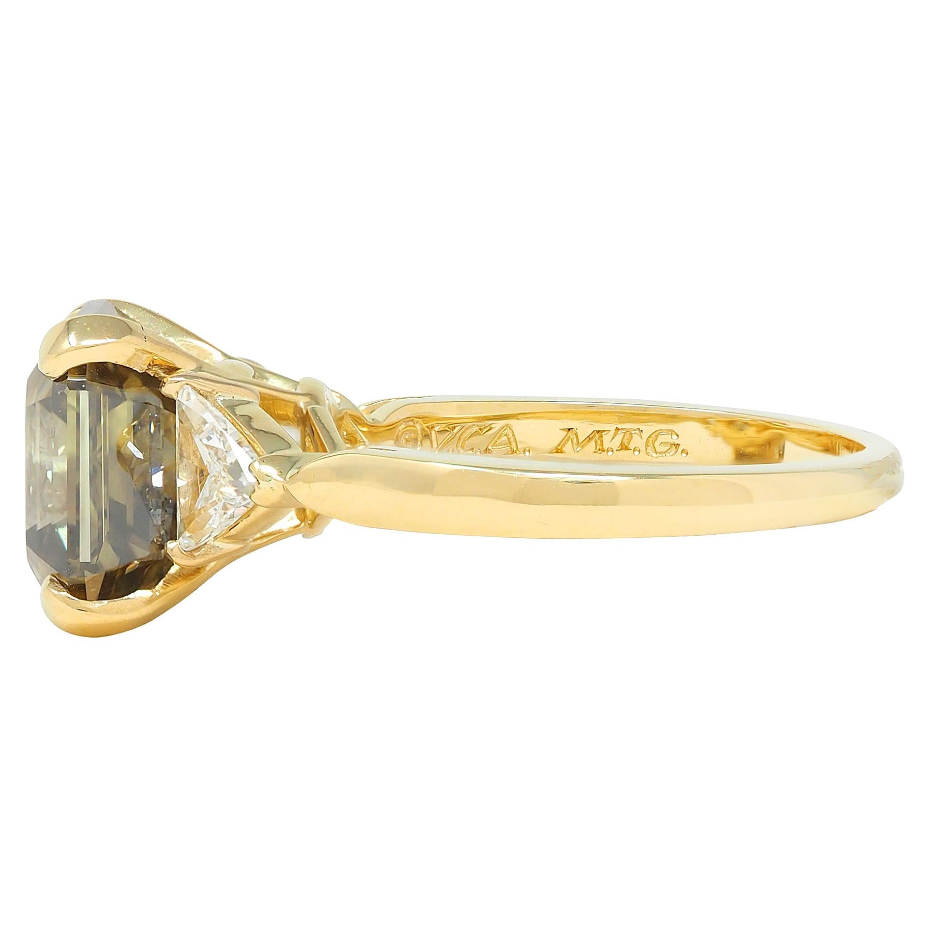 Van Cleef & Arpels 1990's 5.31 CTW Fancy Green Diamond 18K Gold Vintage Ring