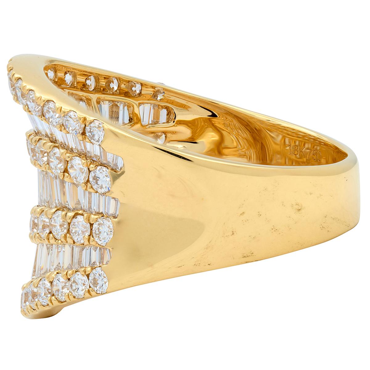 Contemporary 3.50 CTW Diamond 18 Karat Yellow Gold Seven Row Wavy Band Ring