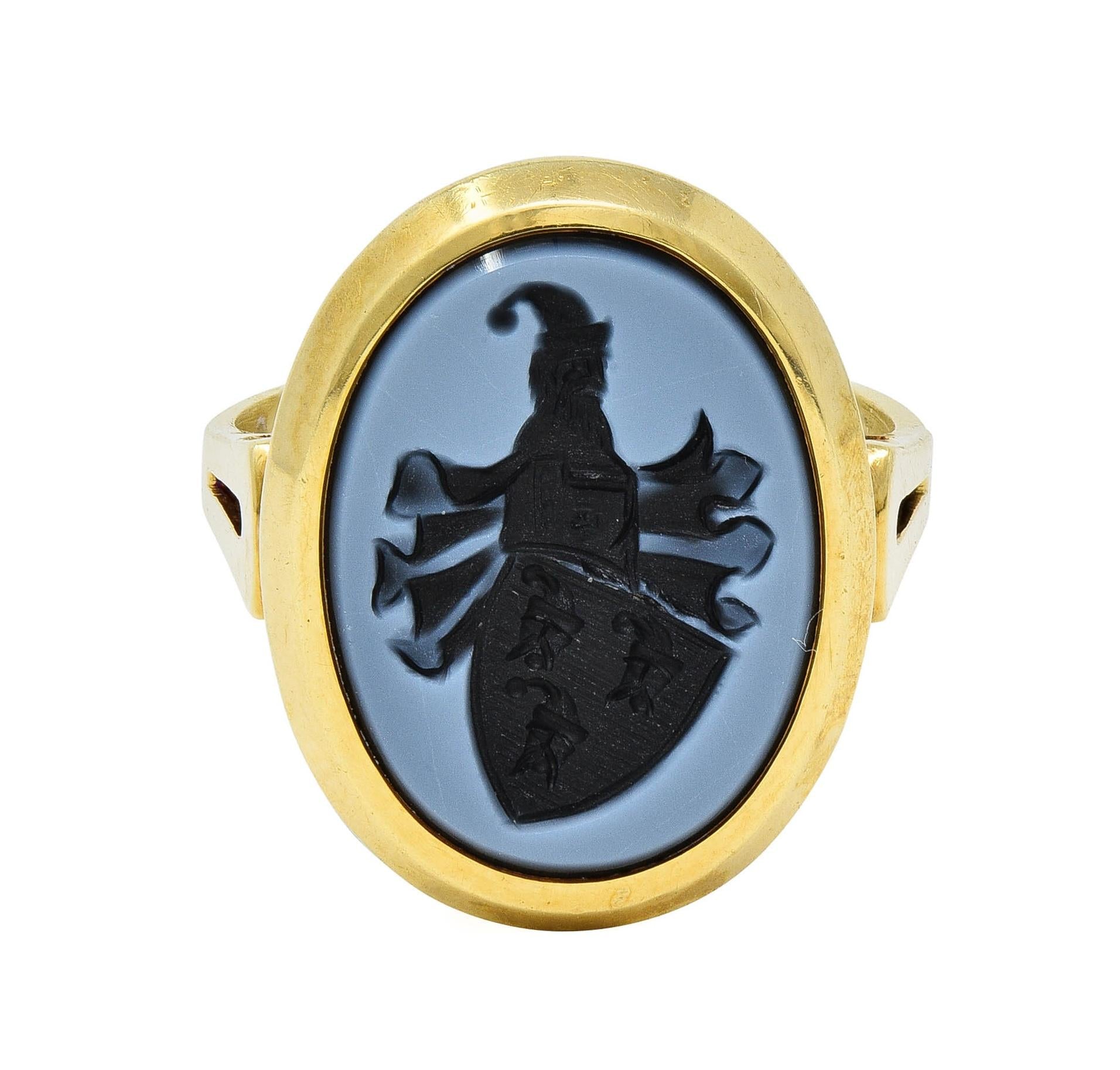 Victorian Carved Agate 14 Karat Yellow Gold Antique Heraldic Signet Ring