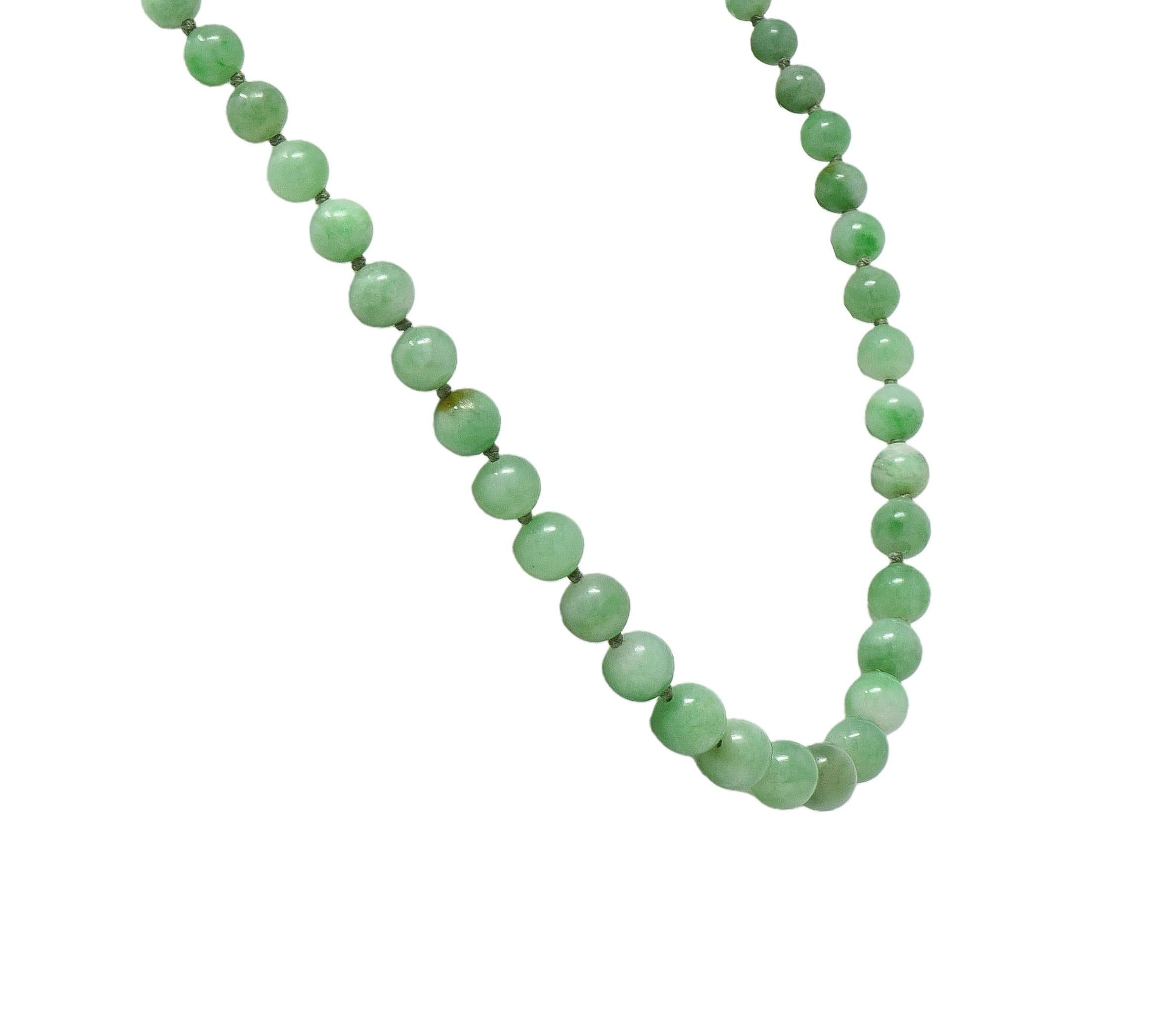 Art Deco Jade Diamond 14 Karat White Gold Vintage Graduated Jade Bead Necklace