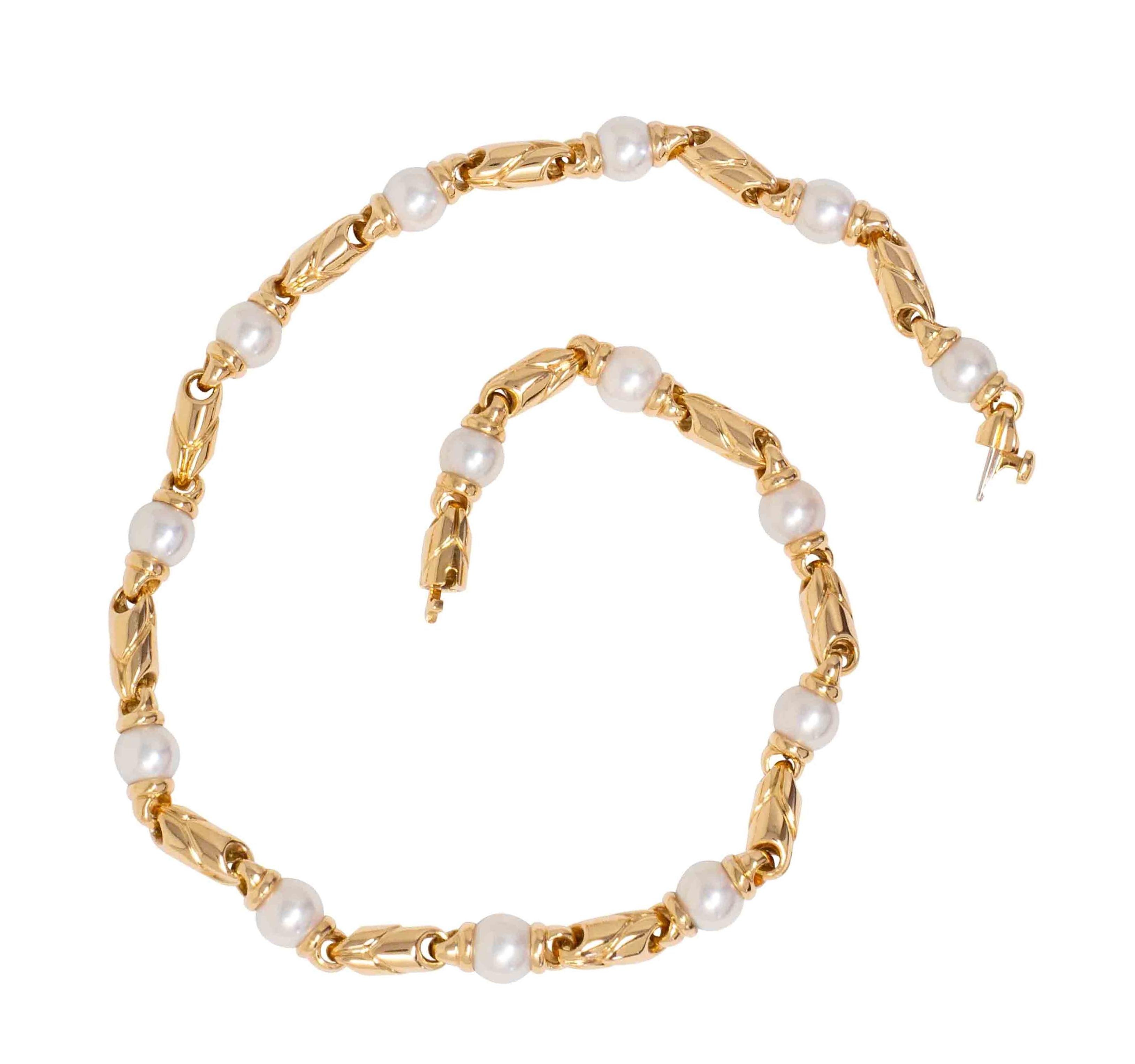 Bulgari 1980's Pearl 18 Karat Yellow Gold Vintage Passo Doppio Station Necklace