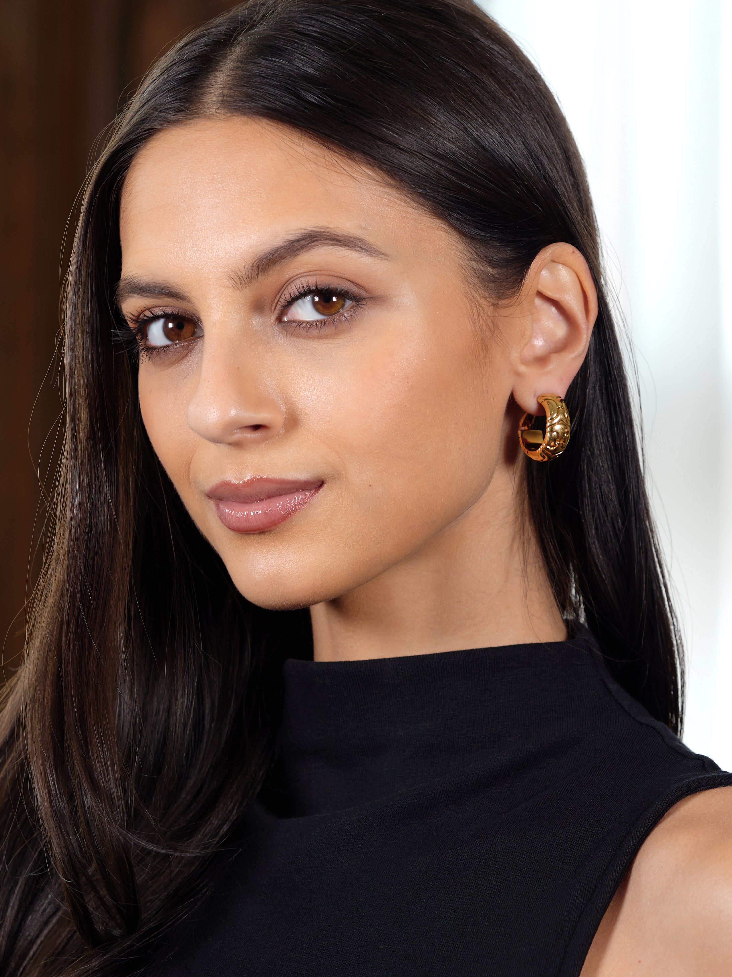 Bulgari 1990's 18 Karat Yellow Gold Vintage Alveare J-Hoop Ear-Clip Earrings