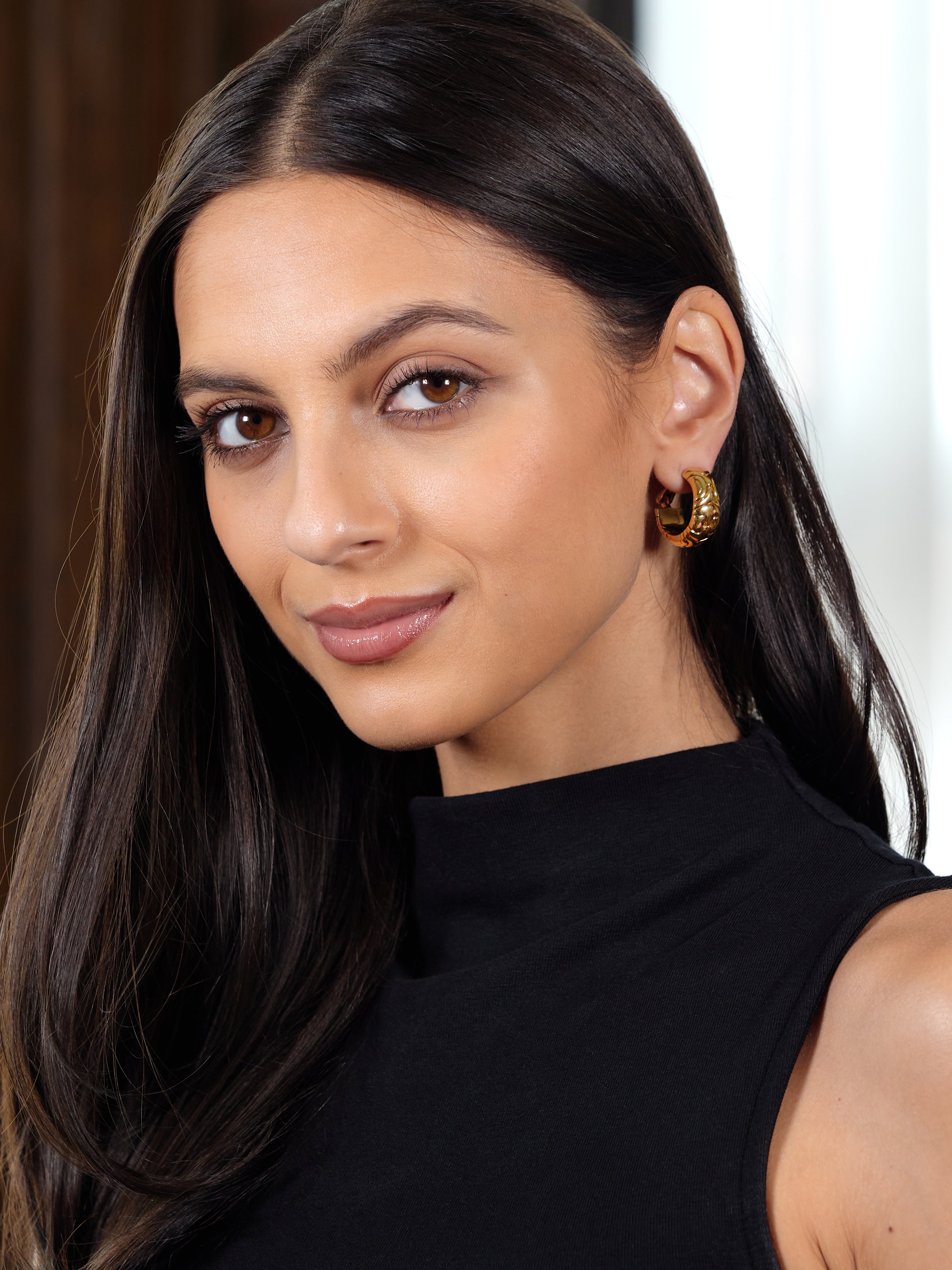 Bulgari 1990's 18 Karat Yellow Gold Vintage Alveare J-Hoop Ear-Clip Earrings