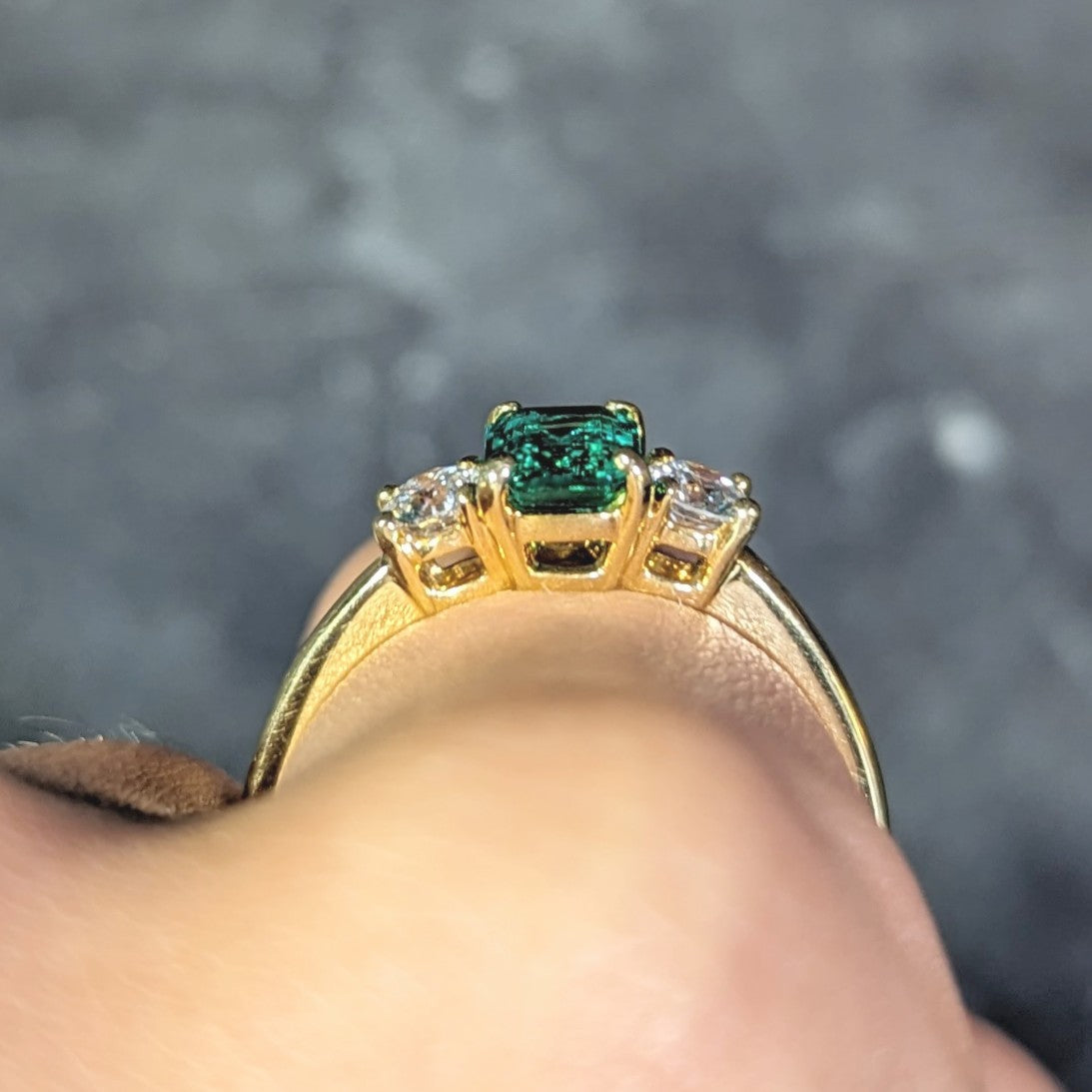 Suna 1990s 1.23 CTW No Oil Emerald Diamond 18 Karat Yellow Gold Ring GIA Wilson's Estate Jewelry