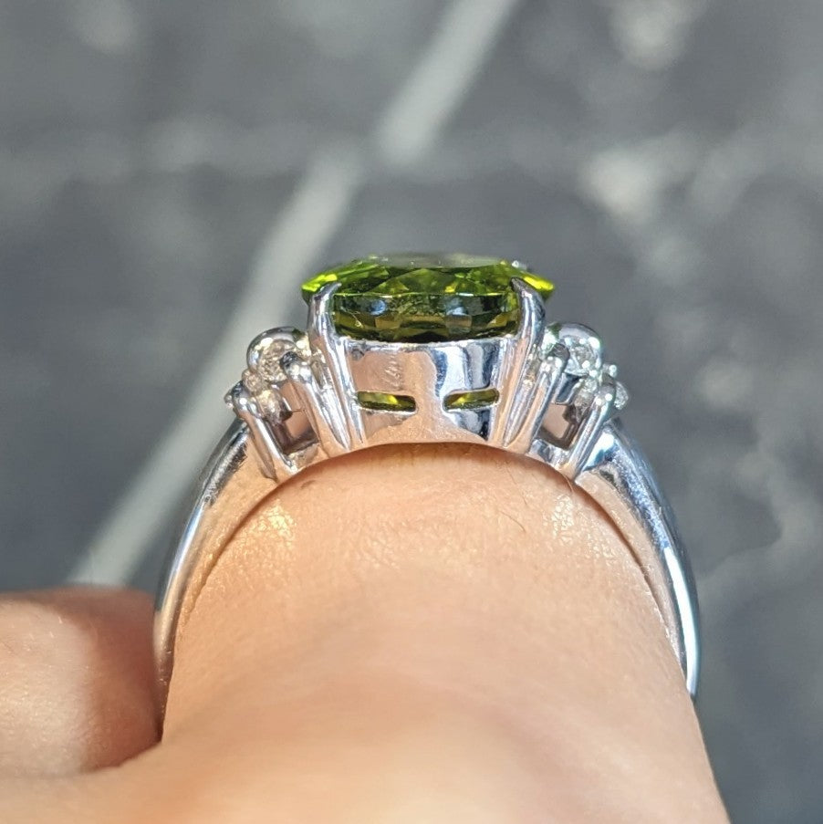 Contemporary 5.91 CTW Peridot Diamond Platinum Cluster Ring Wilson's Estate Jewelry