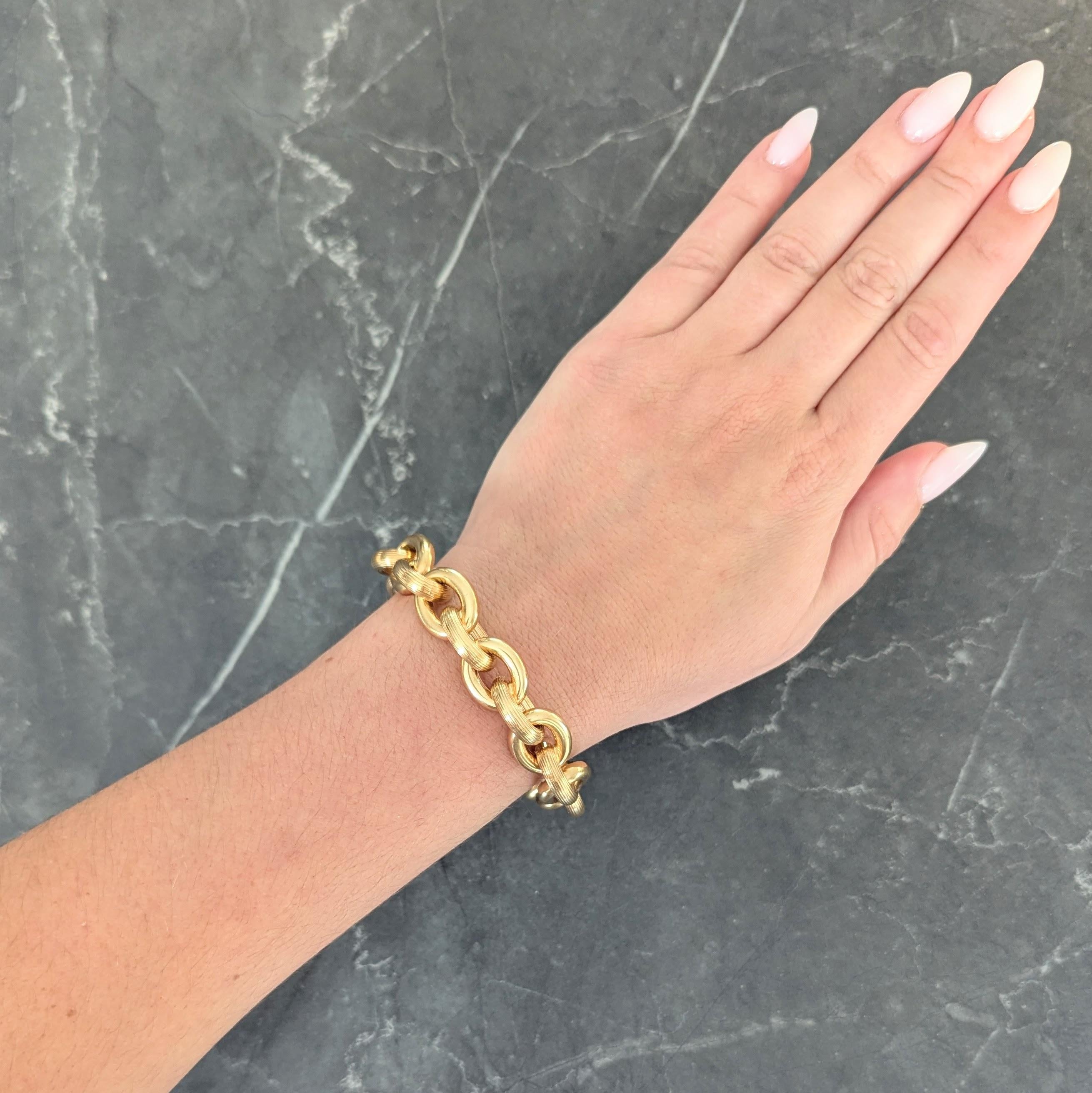 1970's 18 Karat Yellow Gold Vintage Puffy Cable Link Chain Bracelet