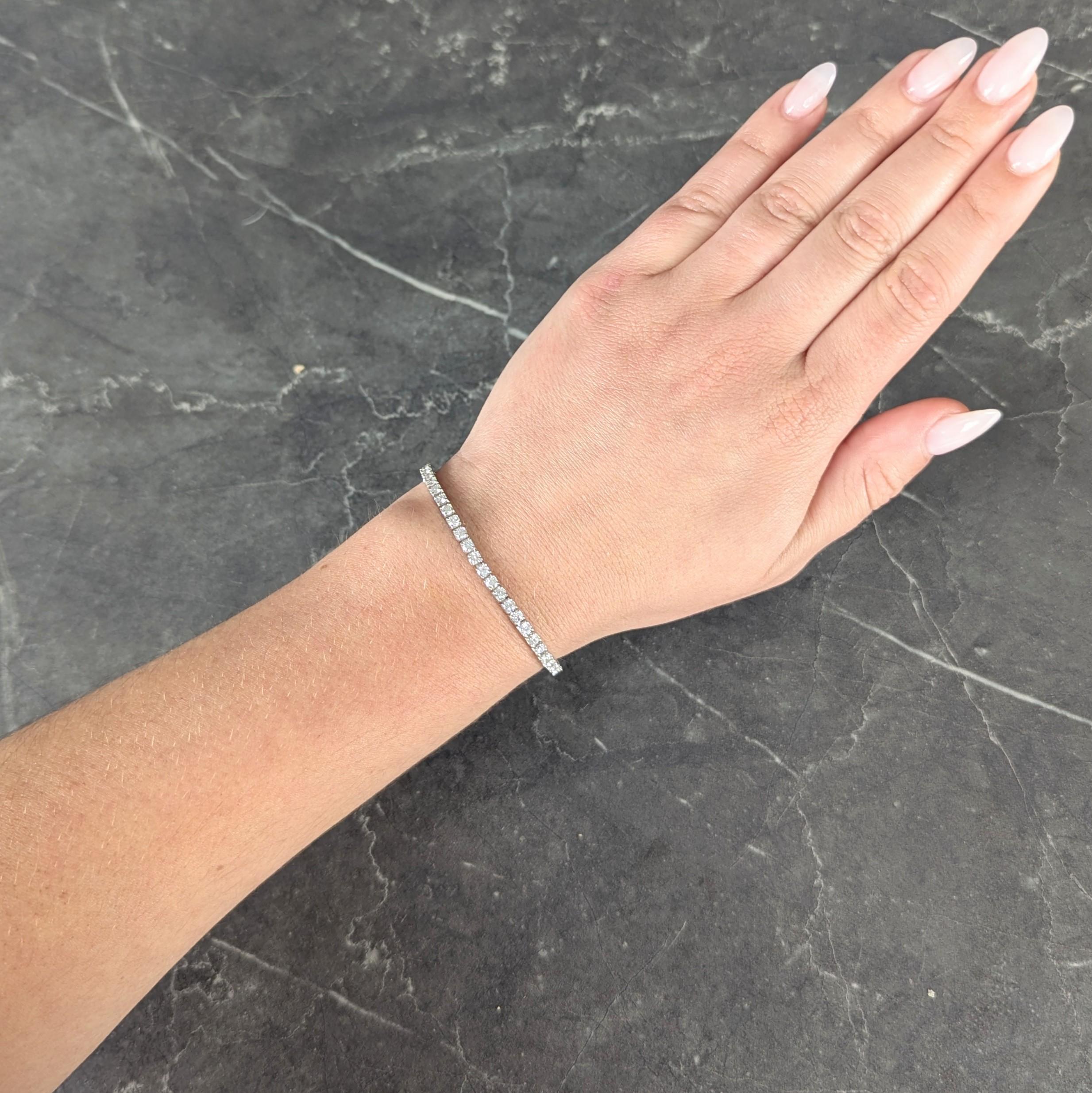 Contemporary 3.25 CTW Diamond 14 Karat White Gold Tennis Line Bracelet