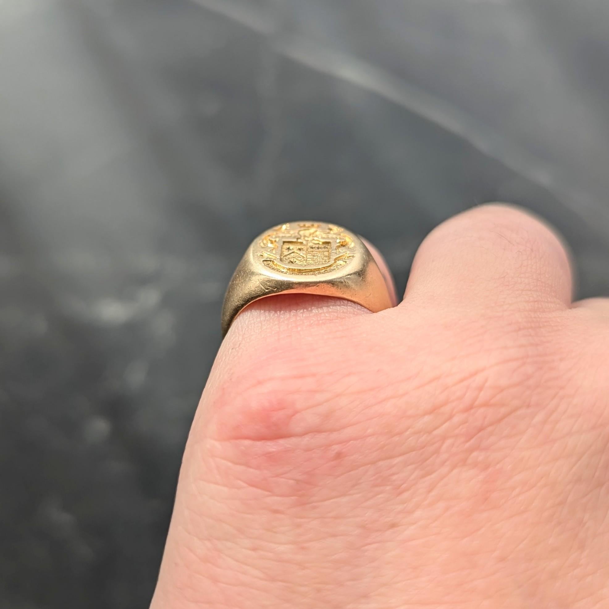 Tiffany & Co Edwardian 14K Yellow Gold Antique Unisex Heraldic Crest Signet Ring