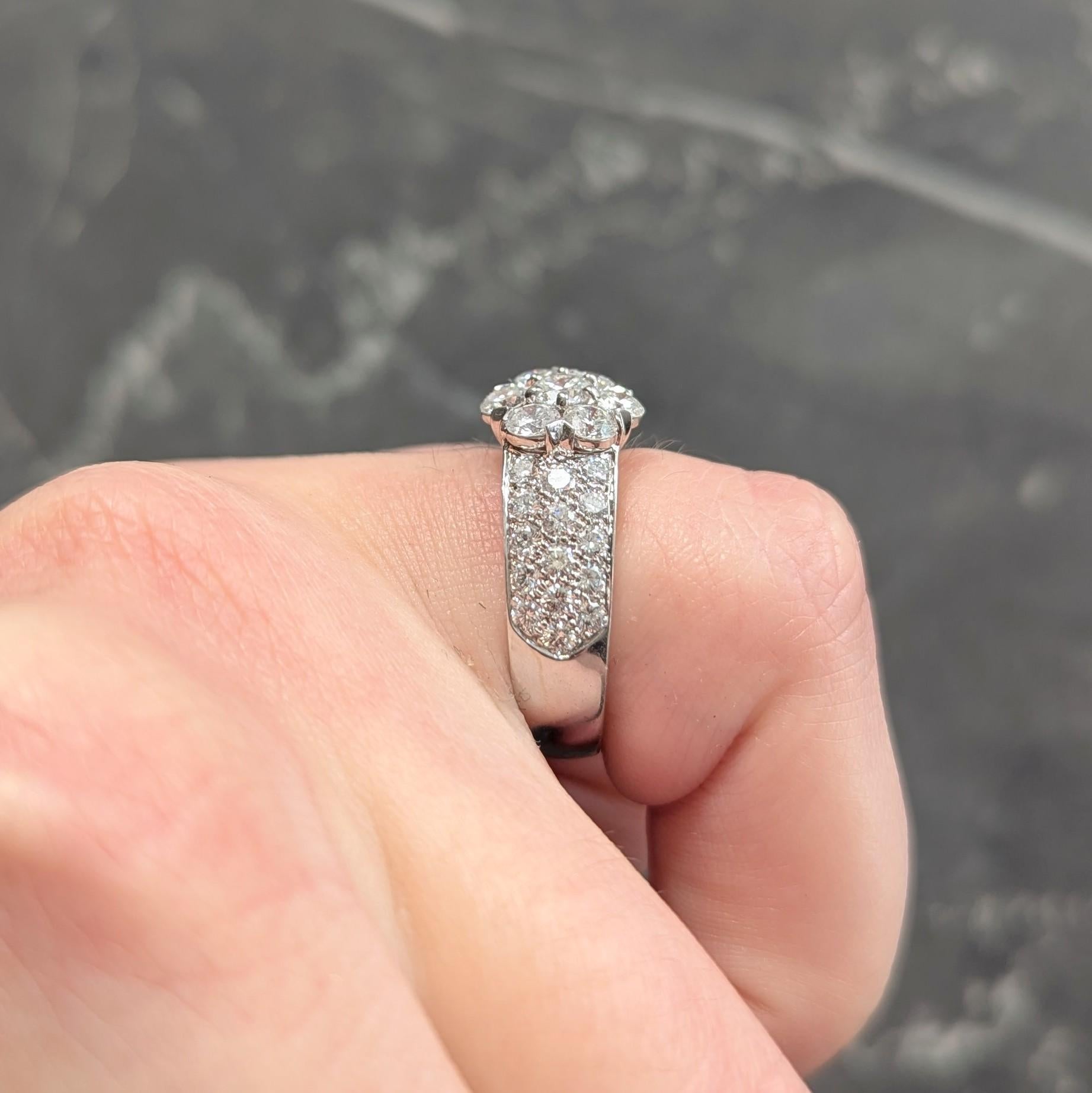 Van Cleef & Arpels Diamond 18 Karat White Gold Fleurette Ring