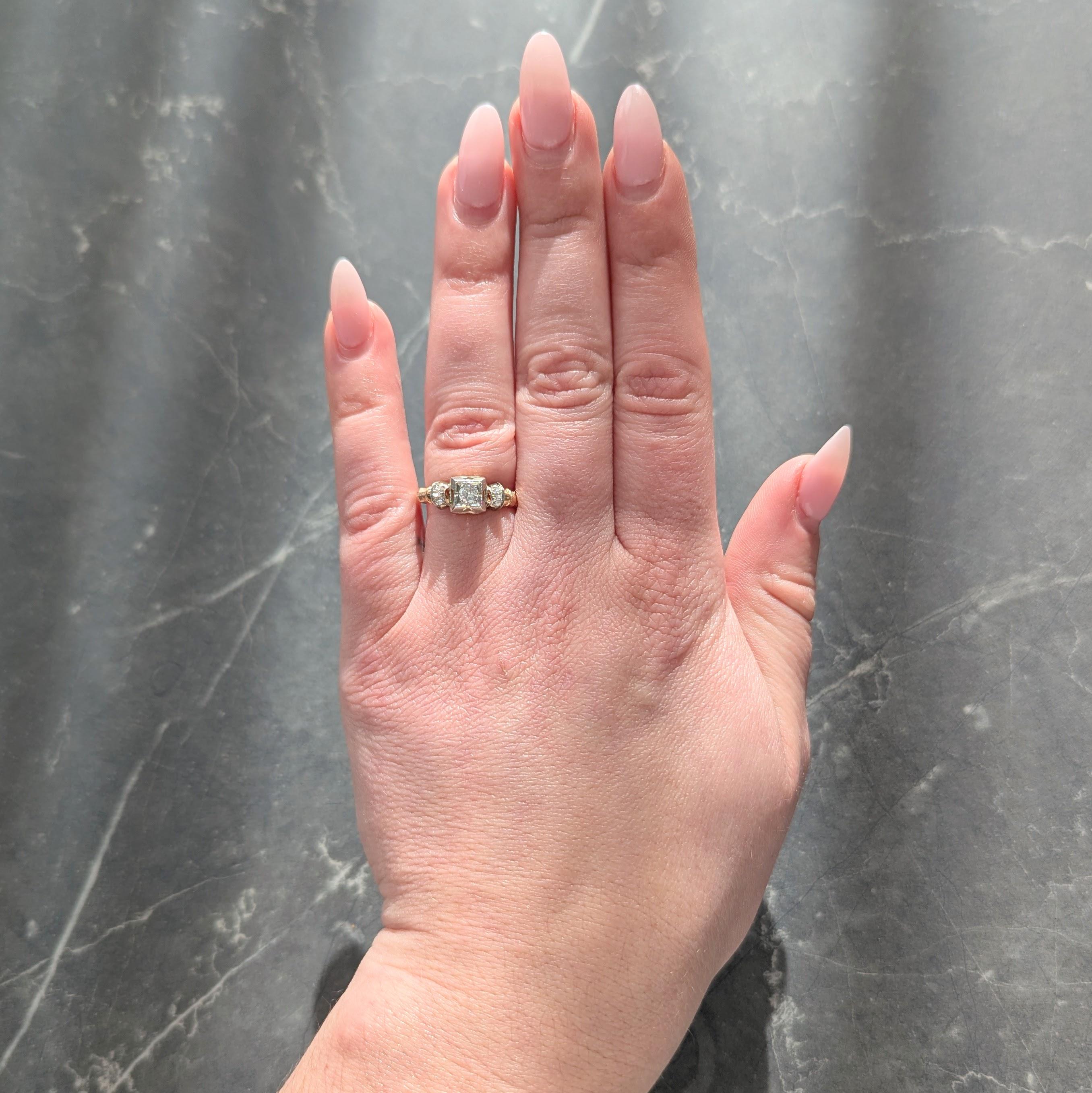 Retro 0.28 CTW Diamond 18 Karat Two-Tone Gold Fanning Vintage Engagement Ring