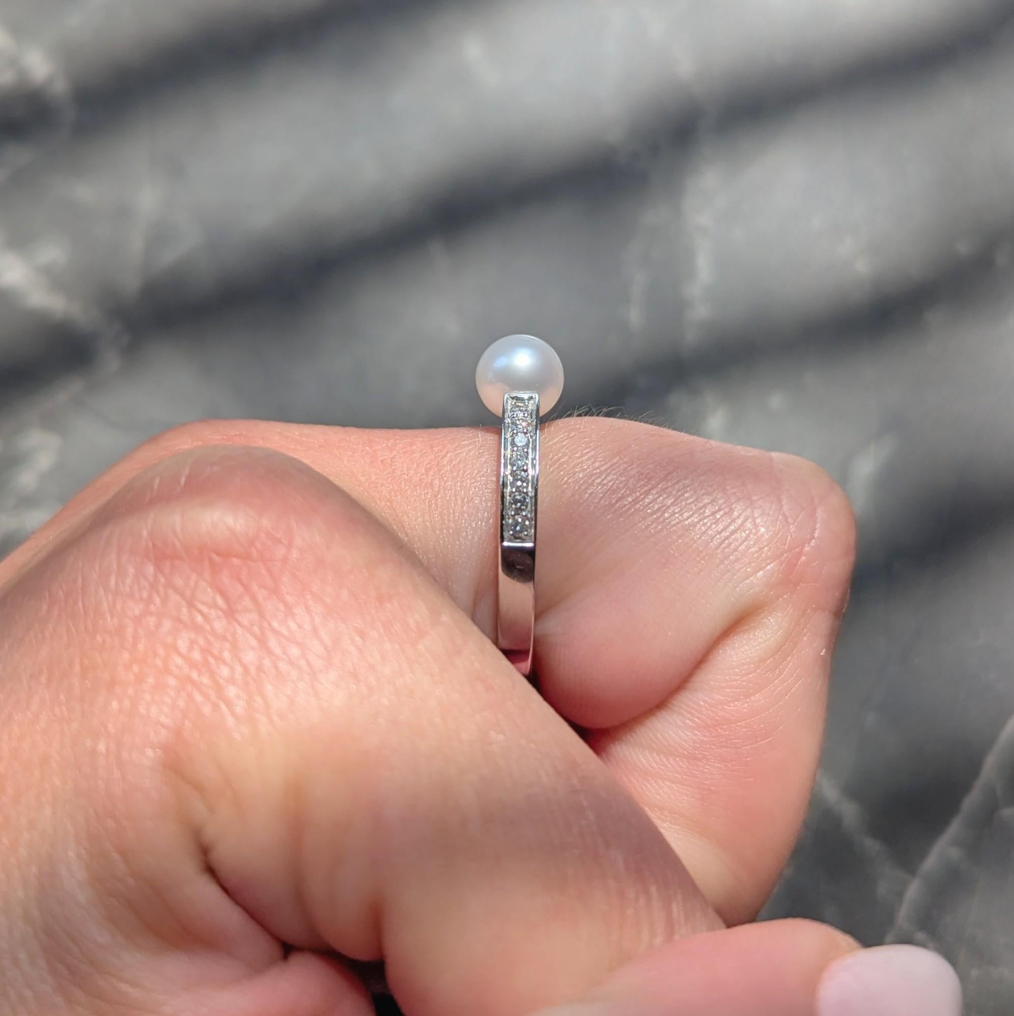 Movado 2000's Diamond Pearl 18 Karat White Gold Contemporary Statement Ring
