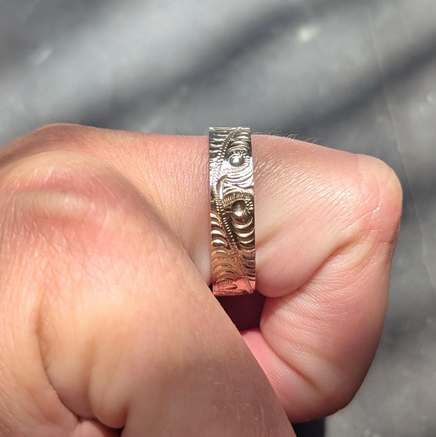 1970's 14 Karat Yellow Gold Vintage Scrolling Unisex Men's Wedding Band Ring