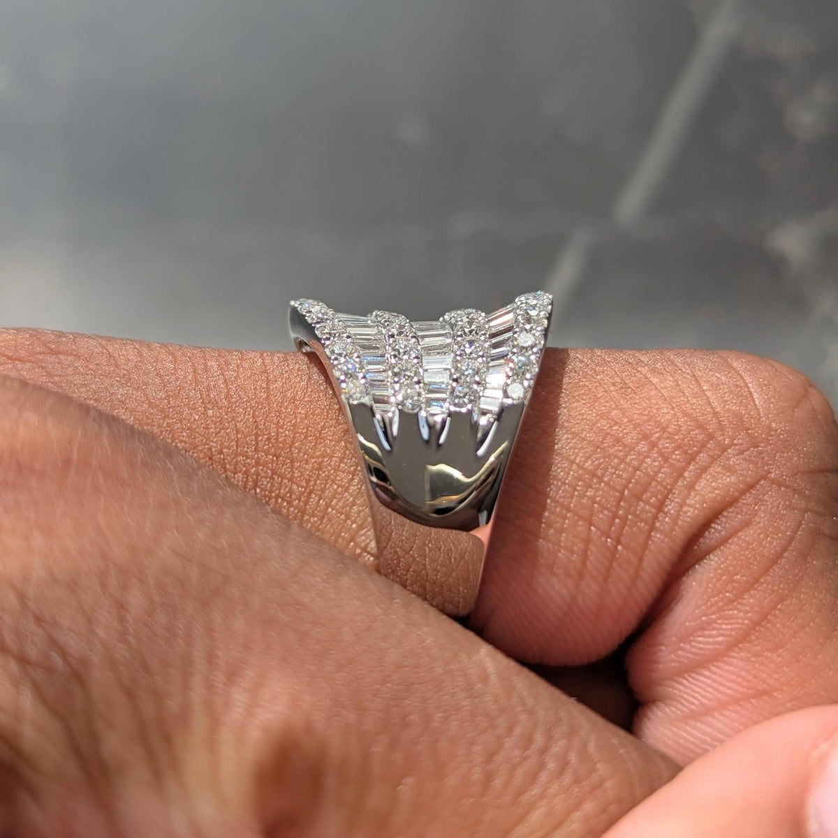 Contemporary 3.50 CTW Diamond 18 Karat White Gold Seven Row Wavy Band Ring